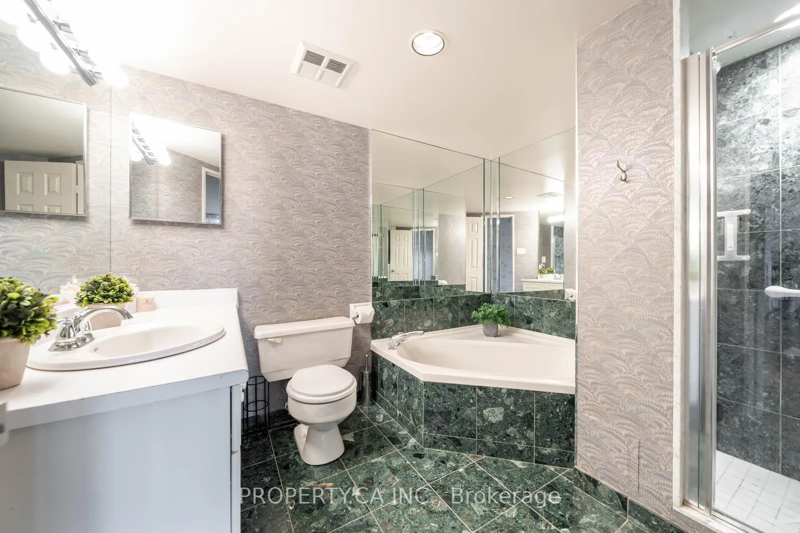 Photo 13 of Unit 301, 7300 Yonge Street, Vaughan, Crestwood-Springfarm-Yorkhill — HOMEH