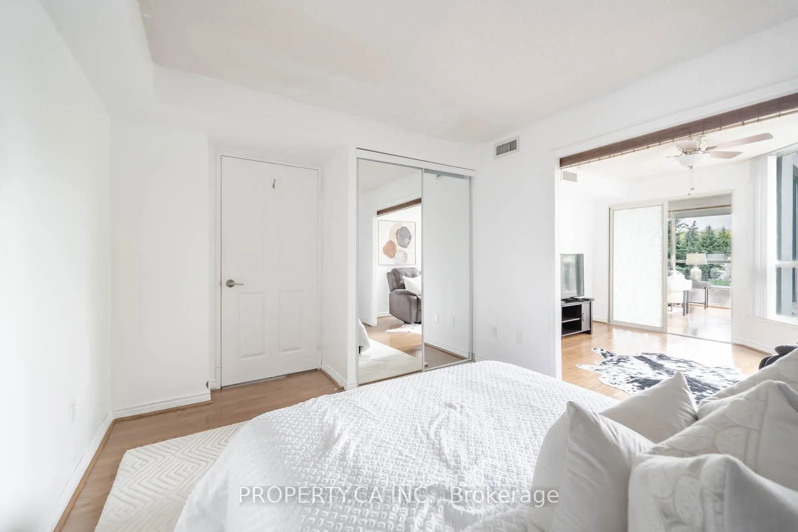 Photo 15 of Unit 301, 7300 Yonge Street, Vaughan, Crestwood-Springfarm-Yorkhill — HOMEH