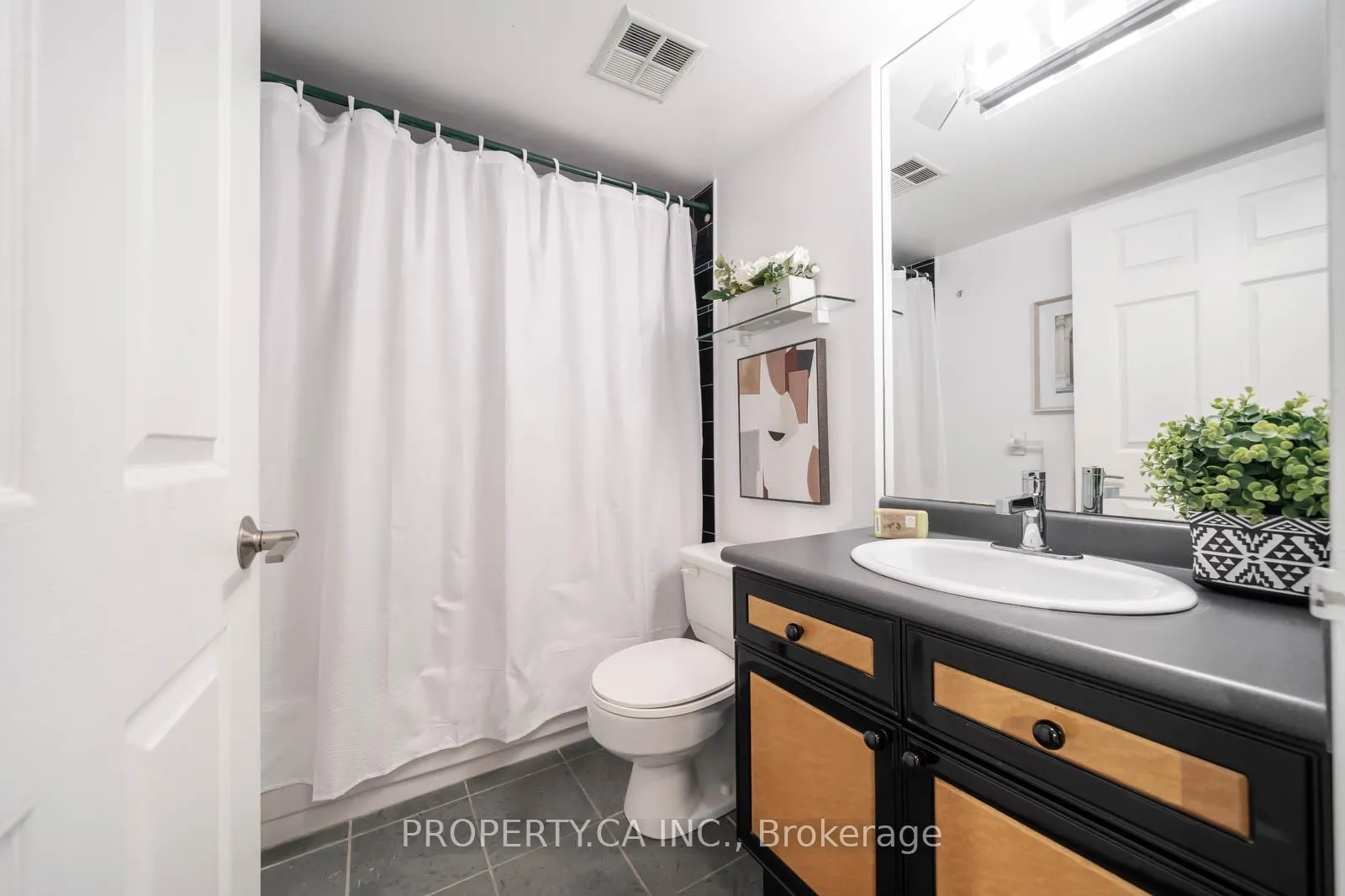 Photo 16 of Unit 301, 7300 Yonge Street, Vaughan, Crestwood-Springfarm-Yorkhill — HOMEH