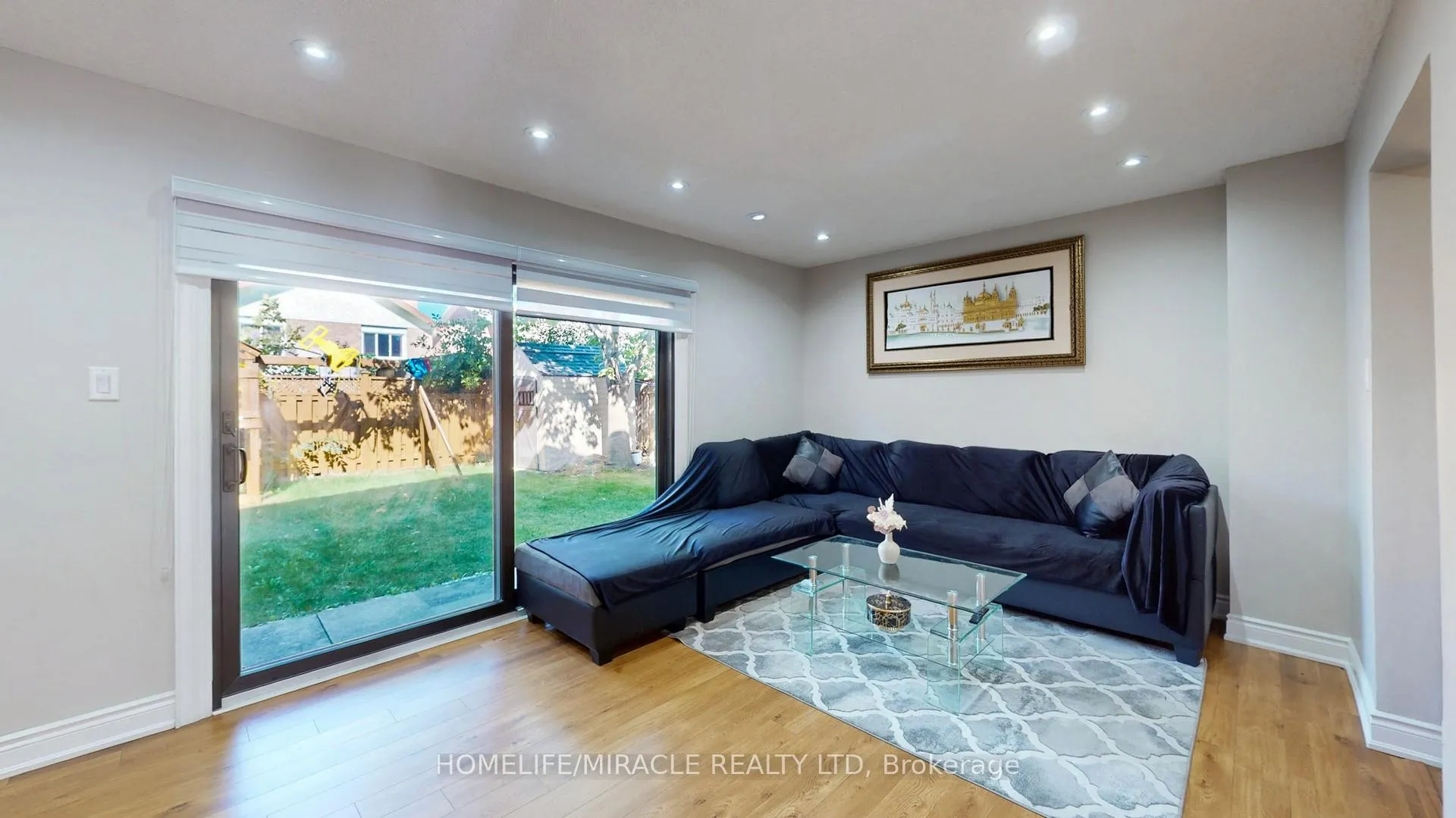 Photo 4 of 64 Radford Drive, Brampton, Brampton North — HOMEH