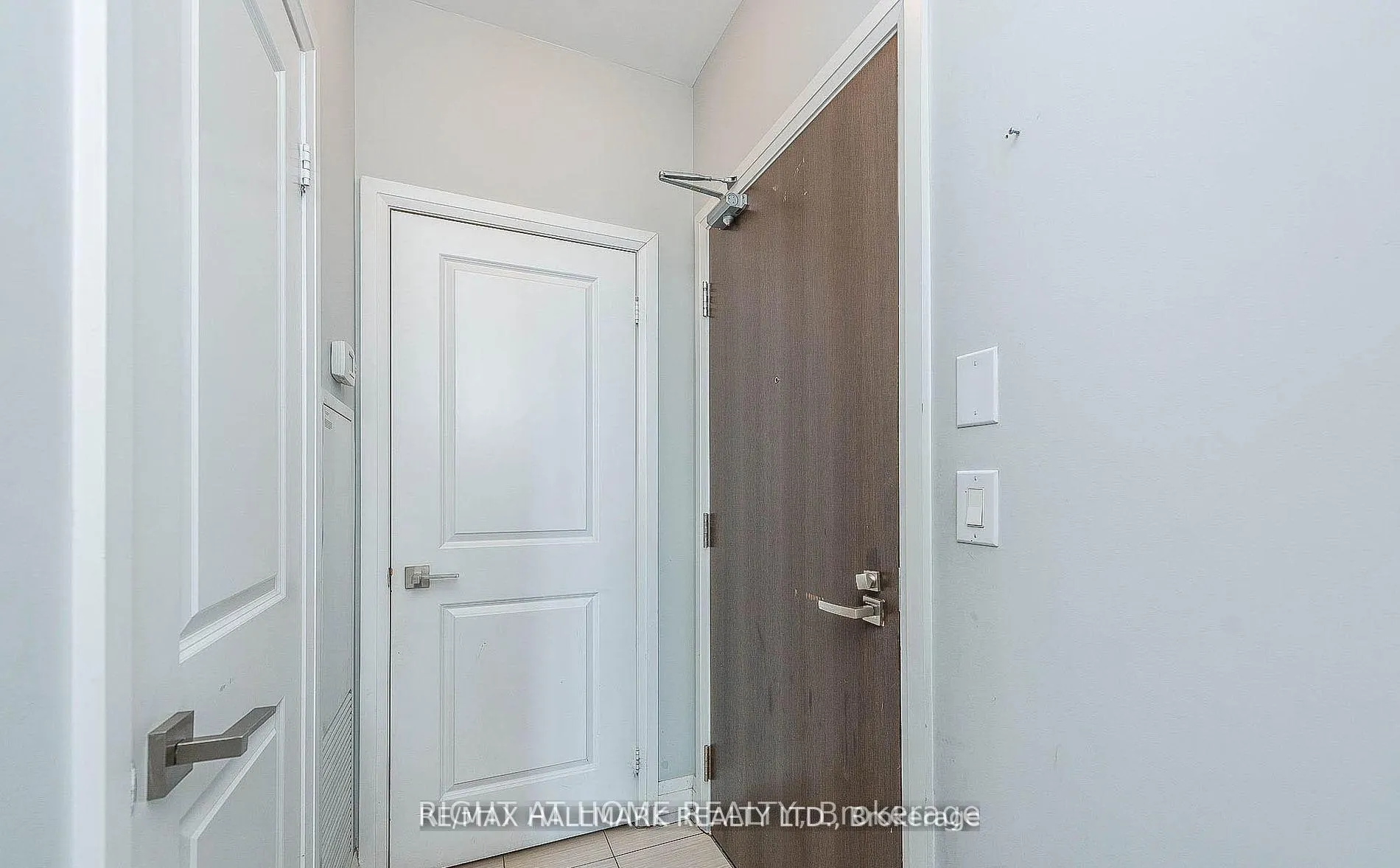 Photo 4 of Unit 911, 7171 Yonge Street, Markham, Grandview — HOMEH