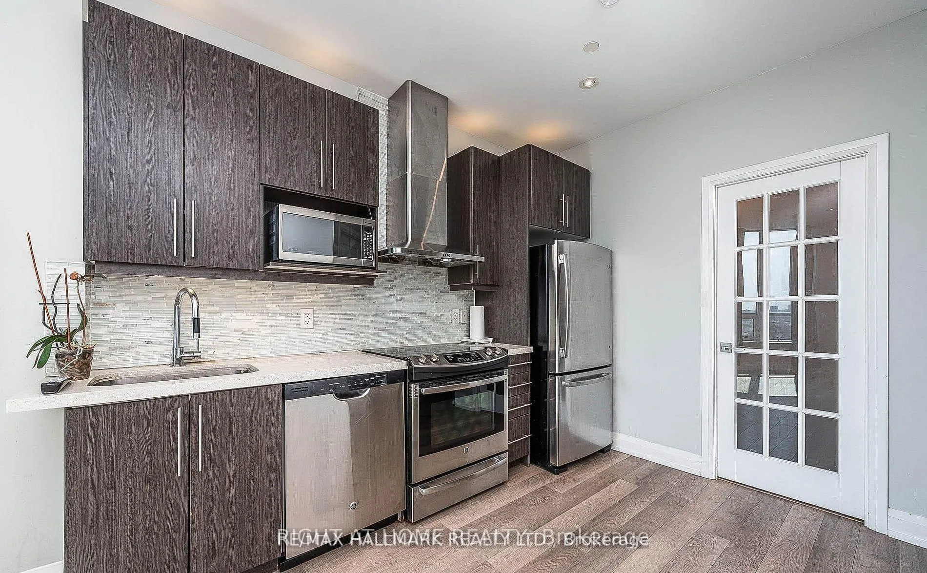 Photo 6 of Unit 911, 7171 Yonge Street, Markham, Grandview — HOMEH