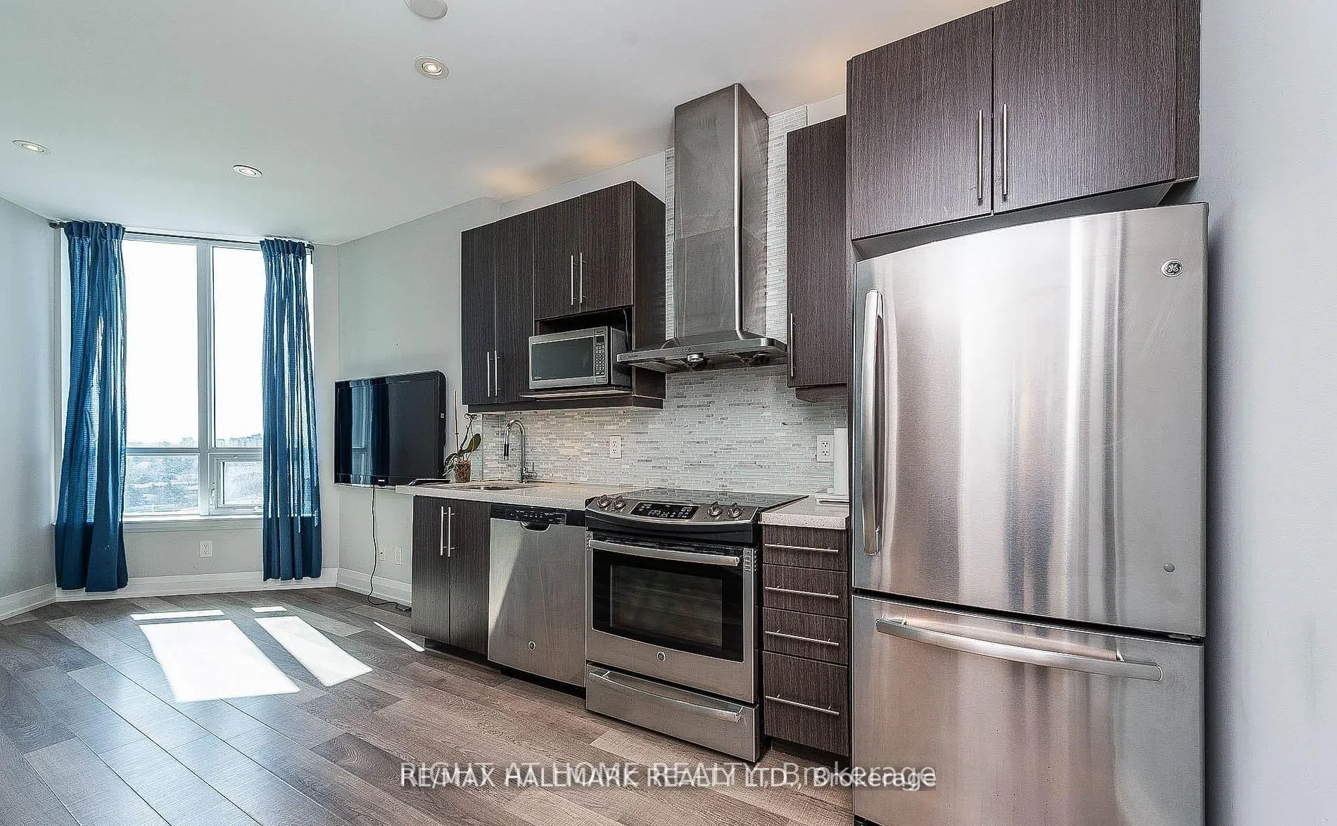 Photo 7 of Unit 911, 7171 Yonge Street, Markham, Grandview — HOMEH