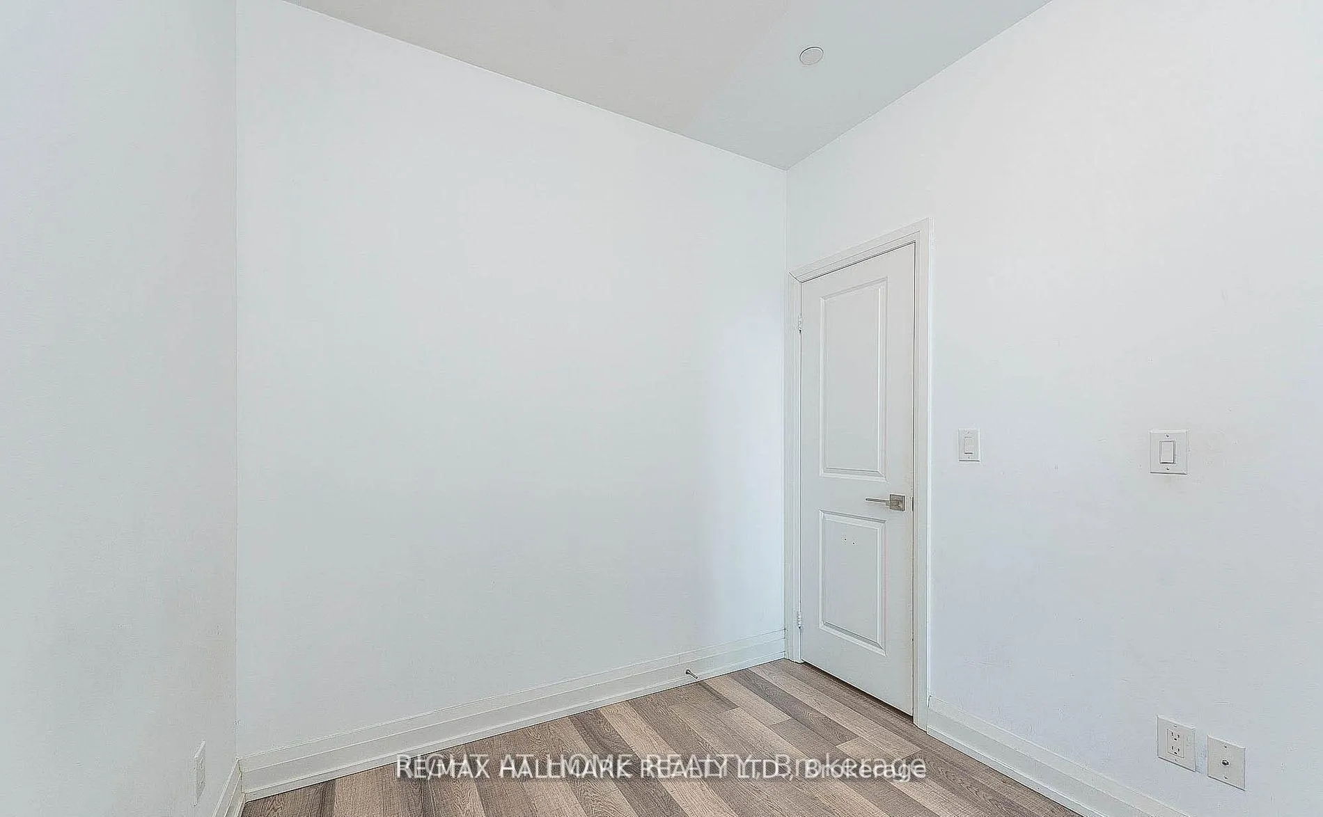 Photo 8 of Unit 911, 7171 Yonge Street, Markham, Grandview — HOMEH