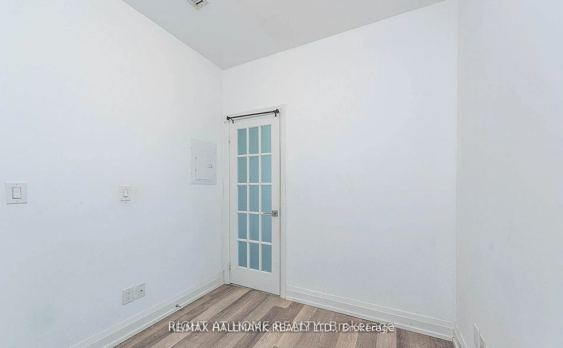 Photo 9 of Unit 911, 7171 Yonge Street, Markham, Grandview — HOMEH