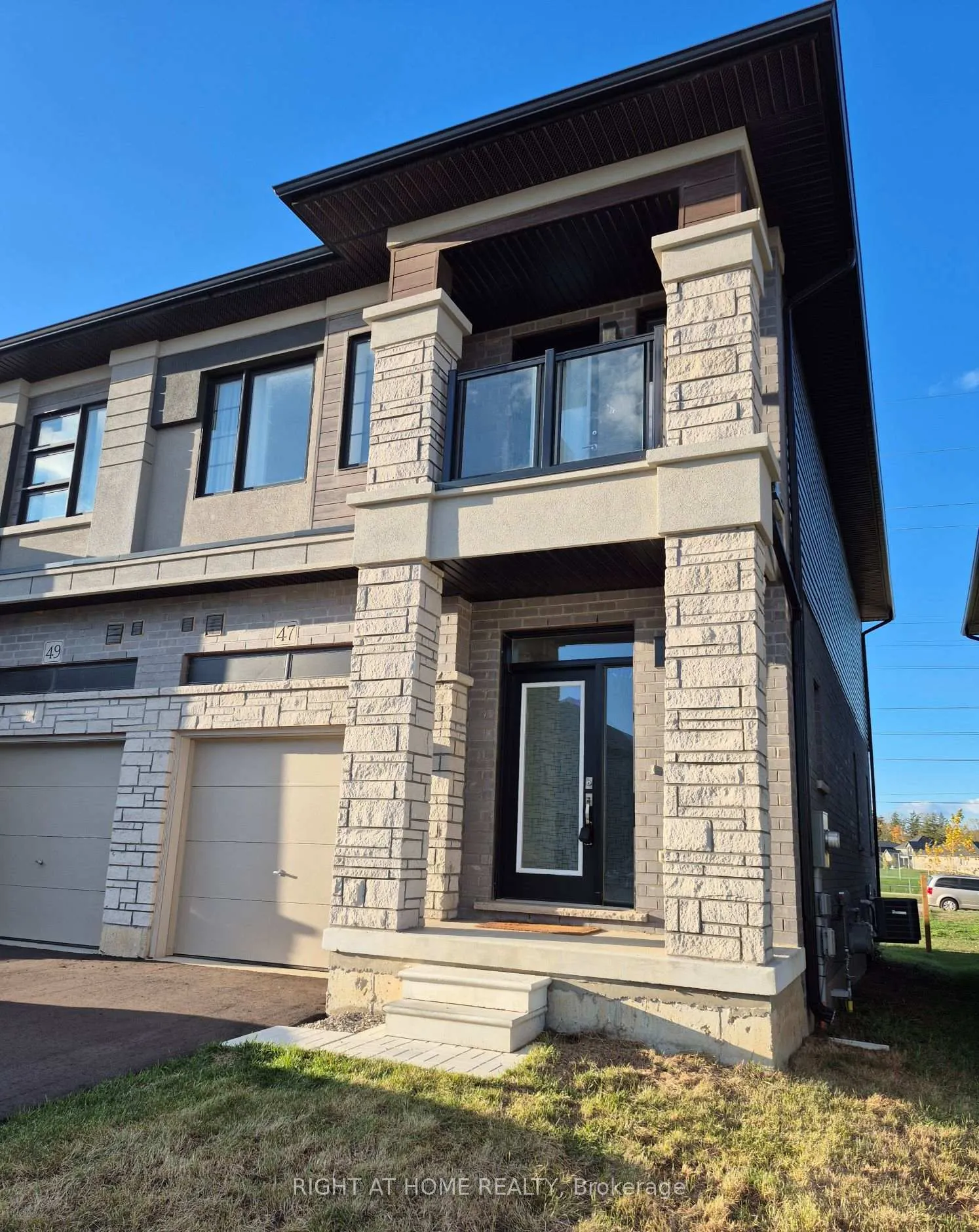 Photo 2 of 47 George Brier Drive W, Brant, Paris — HOMEH