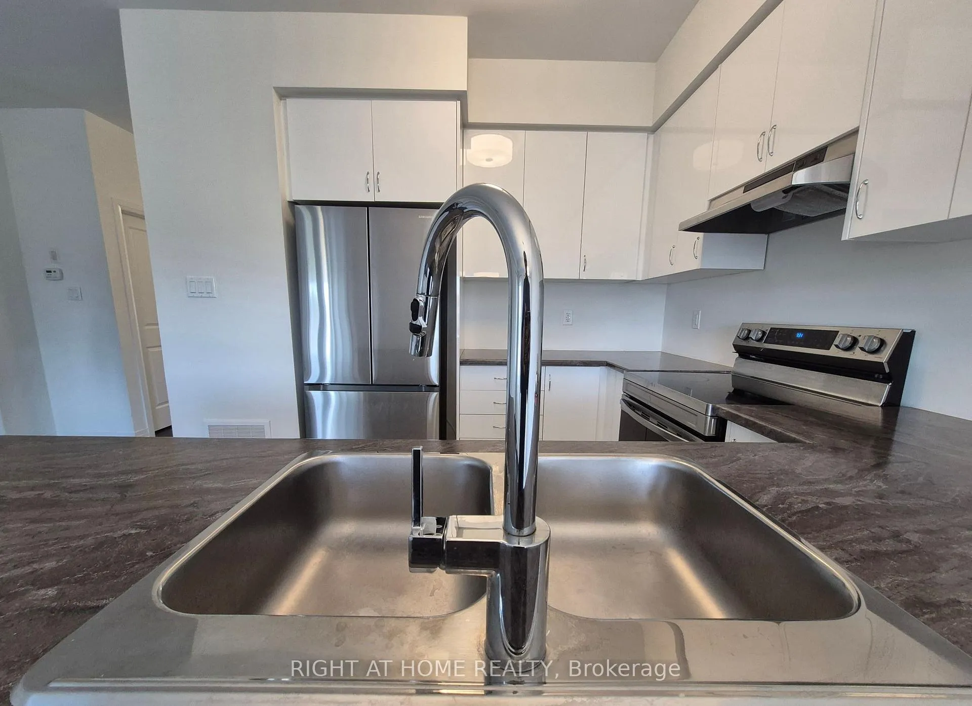 Photo 4 of 47 George Brier Drive W, Brant, Paris — HOMEH