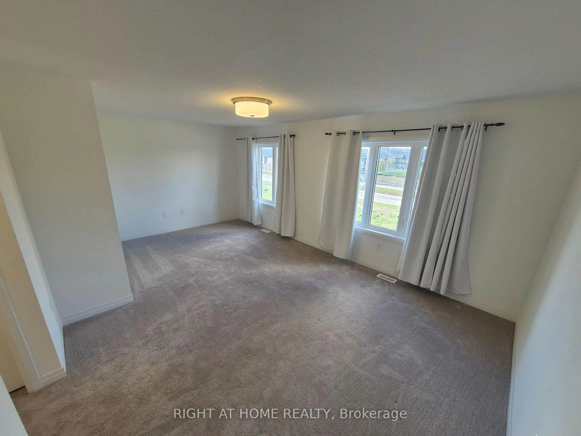 Photo 7 of 47 George Brier Drive W, Brant, Paris — HOMEH