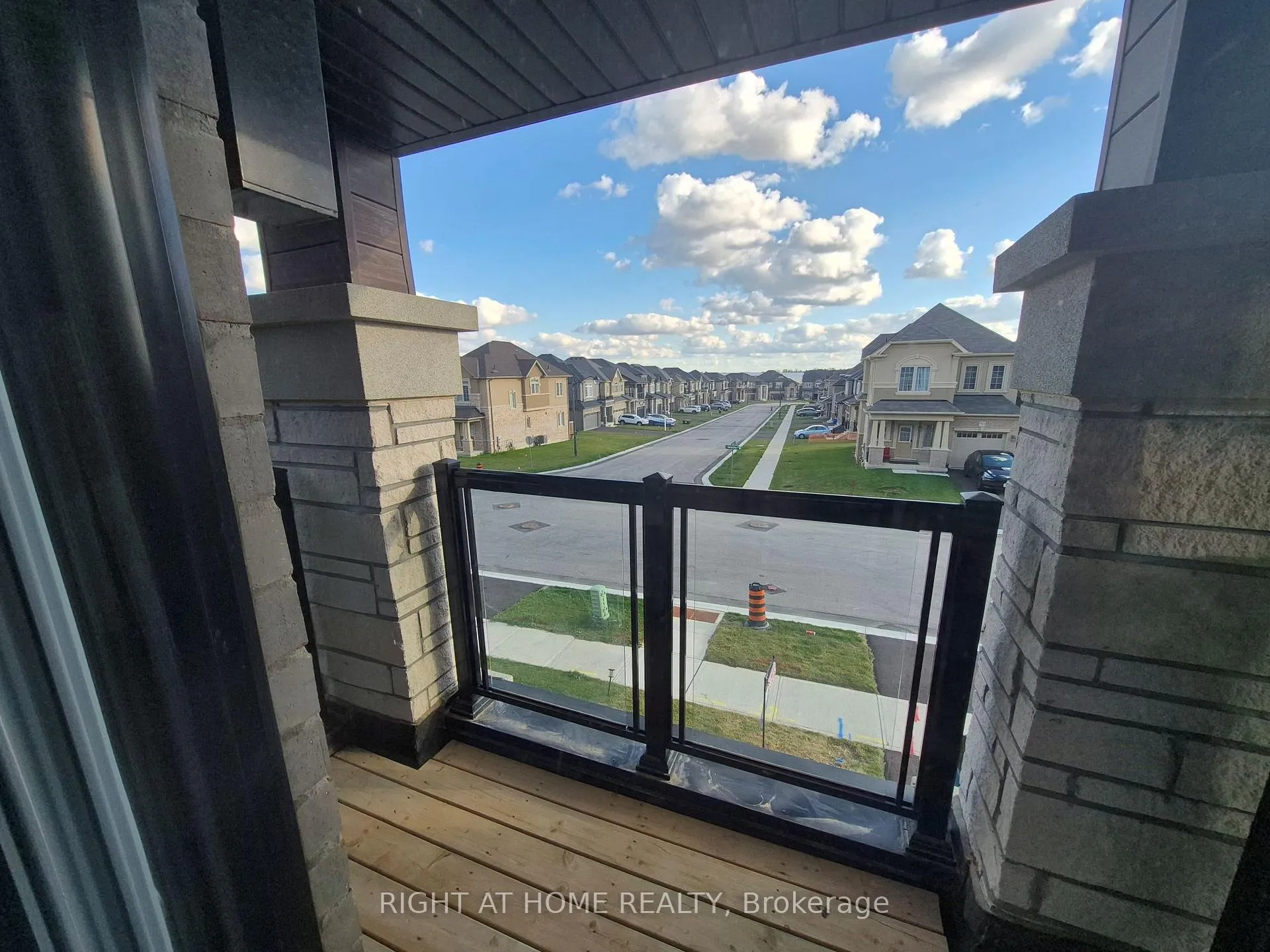 Photo 8 of 47 George Brier Drive W, Brant, Paris — HOMEH
