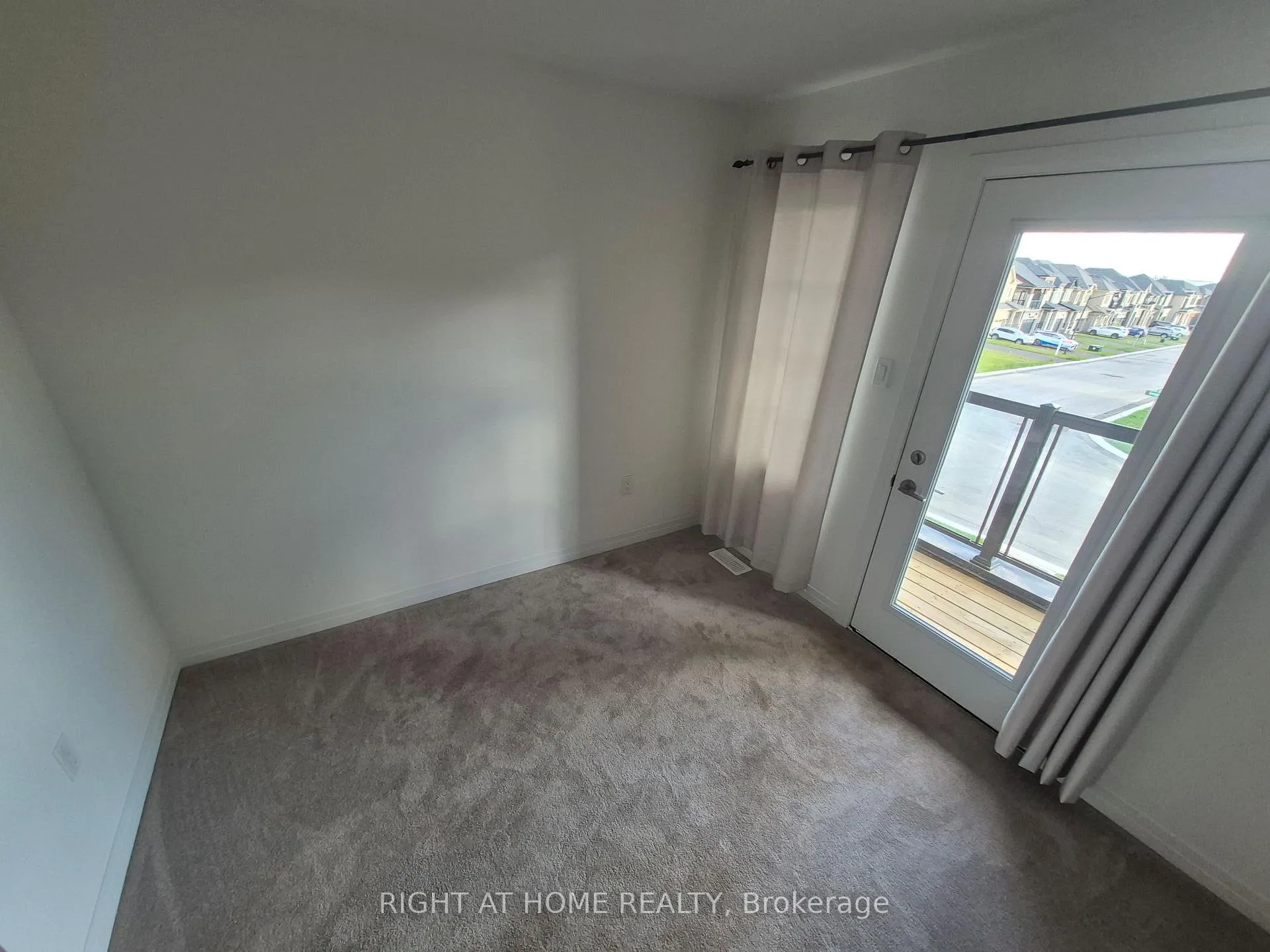 Photo 10 of 47 George Brier Drive W, Brant, Paris — HOMEH