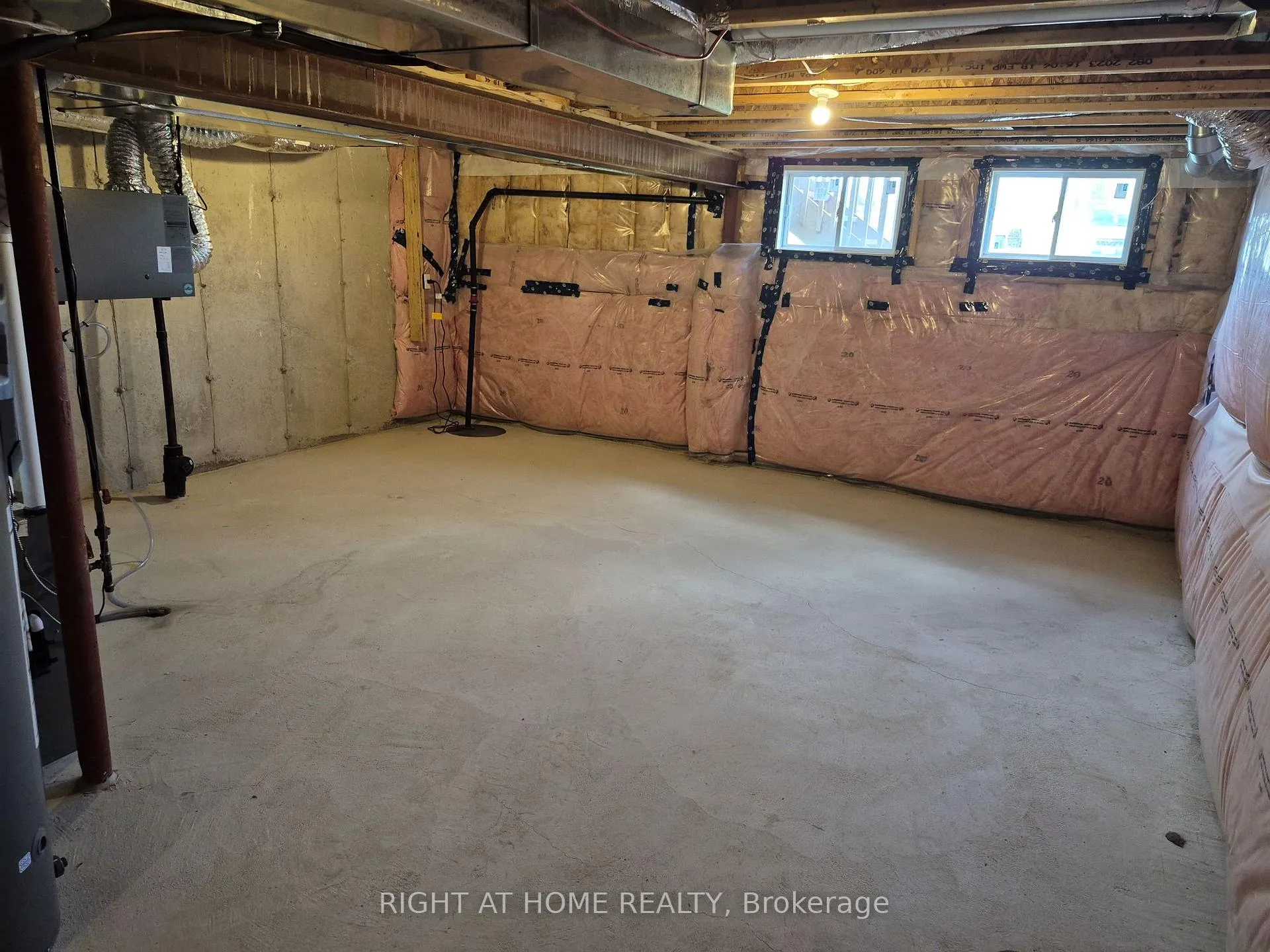 Photo 13 of 47 George Brier Drive W, Brant, Paris — HOMEH