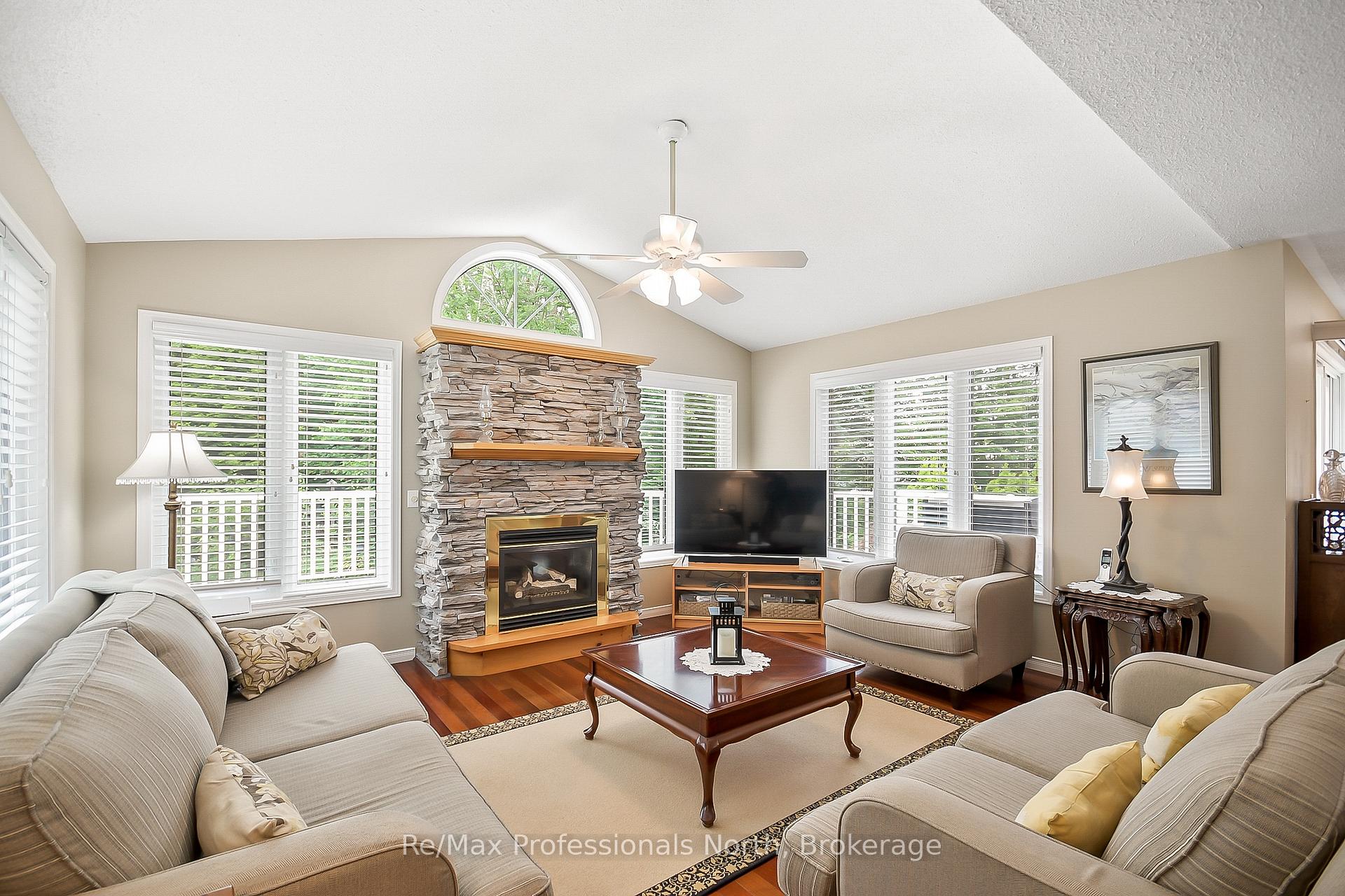 Photo 5 of 15 Pineridge Gate, Gravenhurst, Muskoka (S) — HOMEH