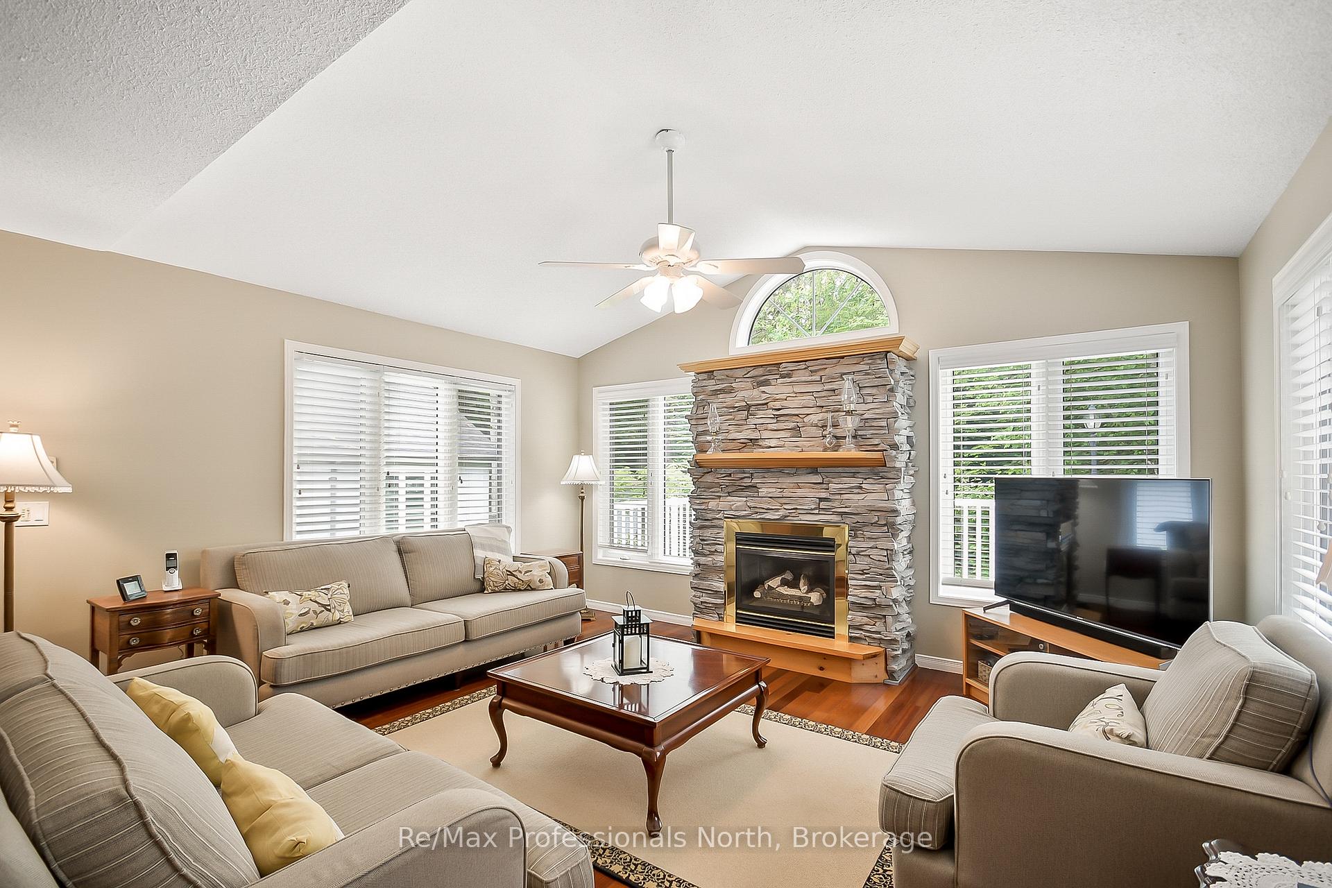 Photo 6 of 15 Pineridge Gate, Gravenhurst, Muskoka (S) — HOMEH