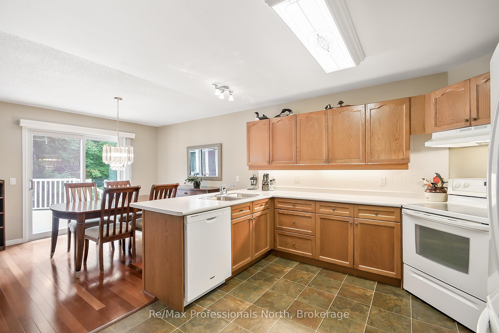 Photo 9 of 15 Pineridge Gate, Gravenhurst, Muskoka (S) — HOMEH