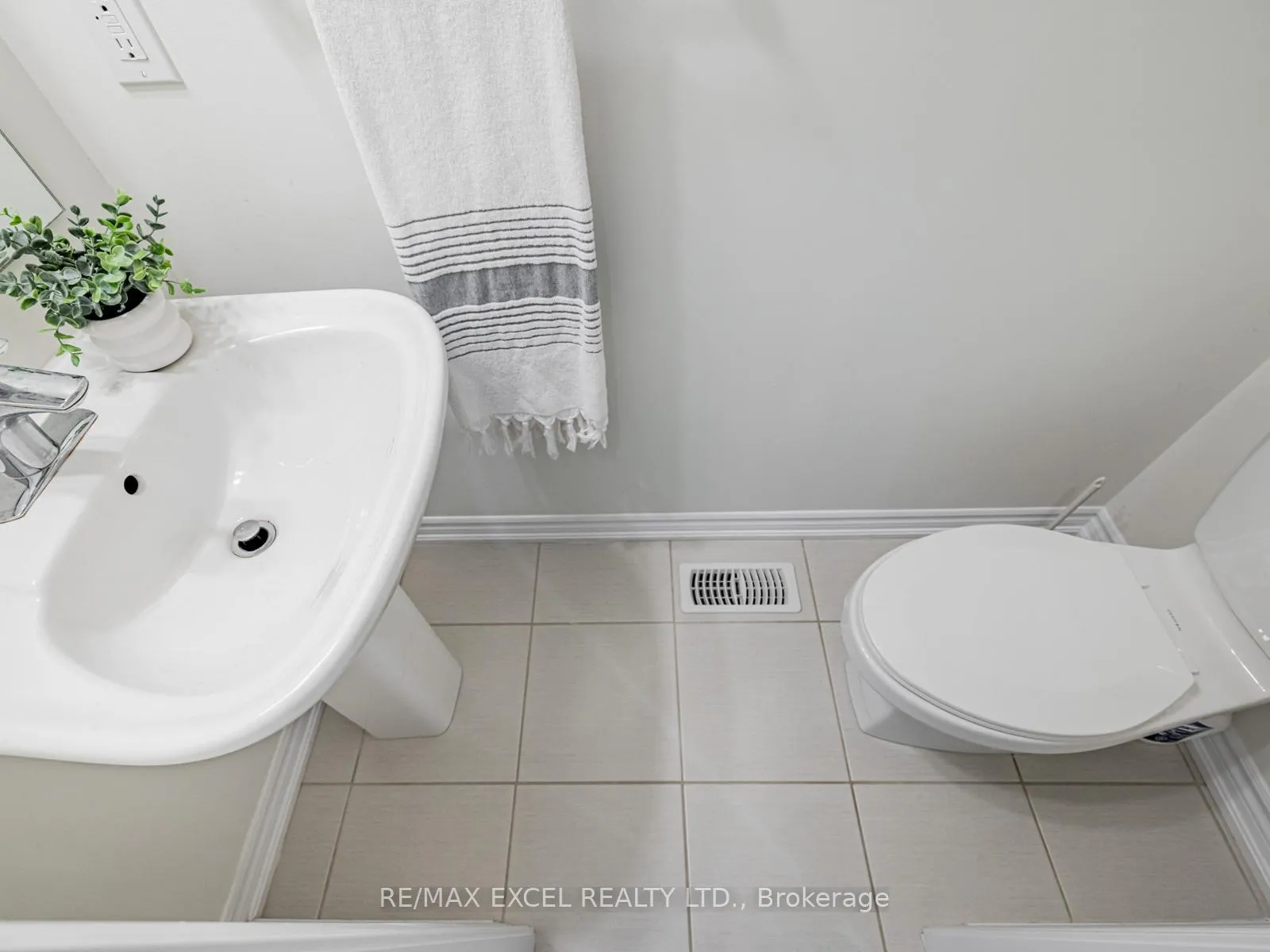 Photo 9 of 2323 Dobbinton Street, Oshawa, Windfields — HOMEH