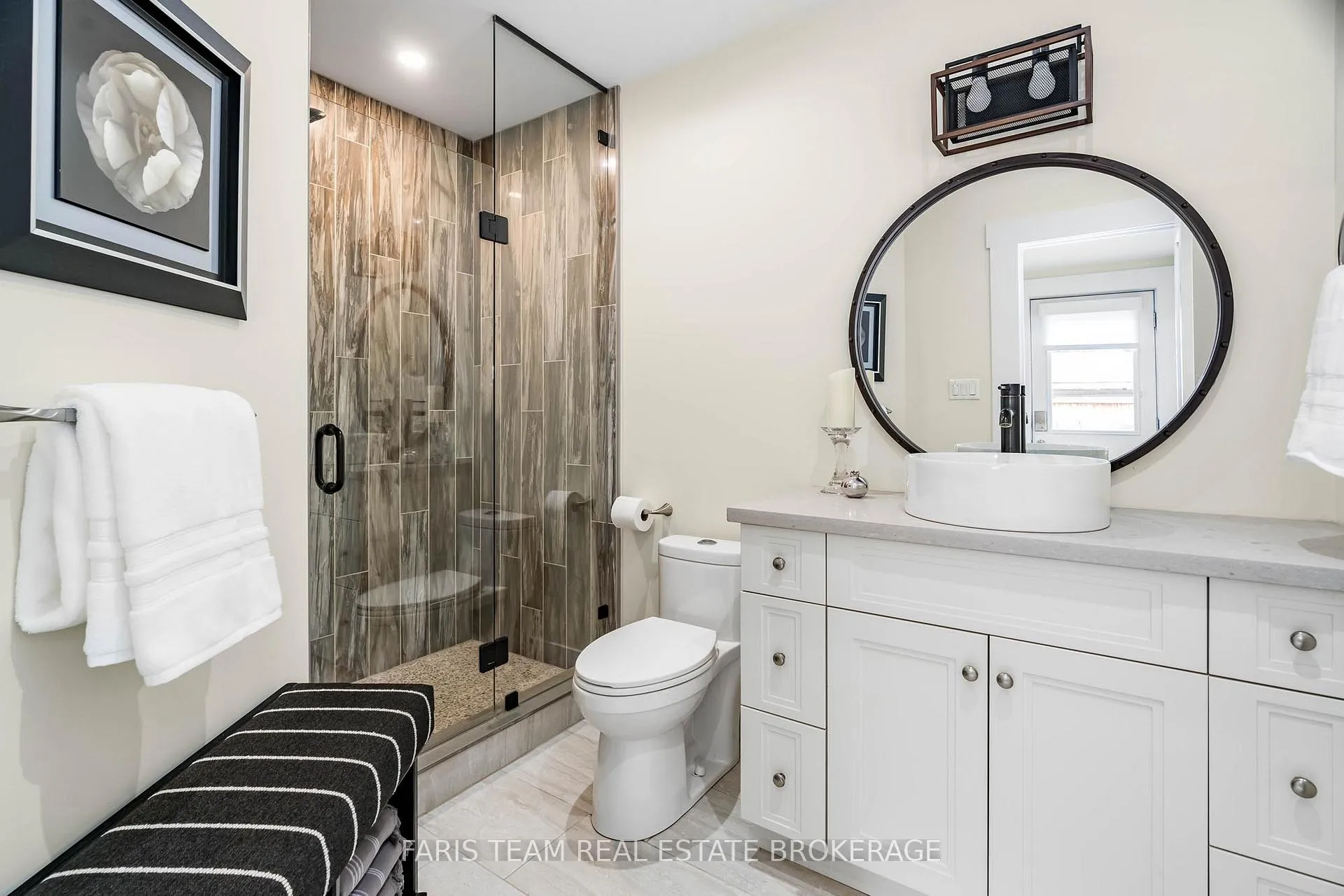 Photo 13 of 92 Nelson Street, Barrie, Codrington — HOMEH