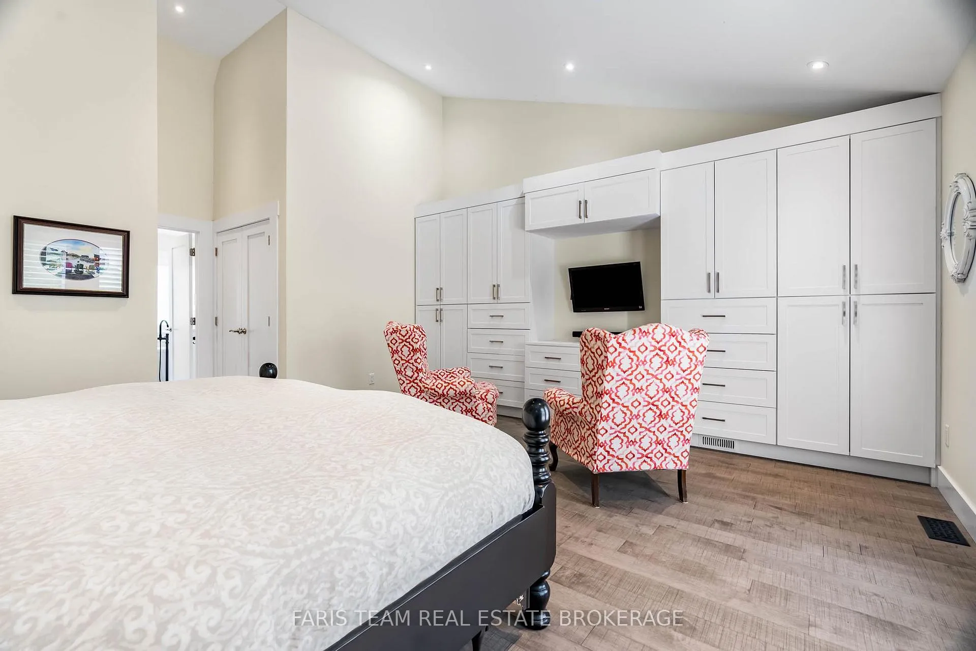 Photo 16 of 92 Nelson Street, Barrie, Codrington — HOMEH
