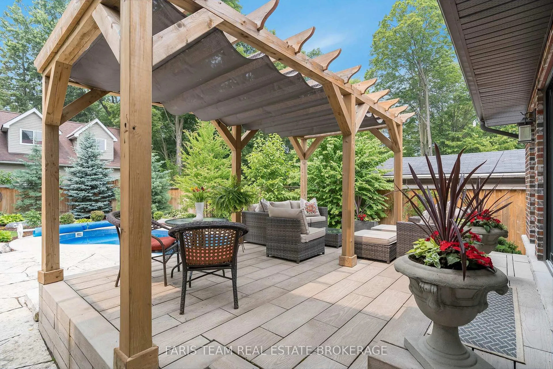 Photo 33 of 92 Nelson Street, Barrie, Codrington — HOMEH