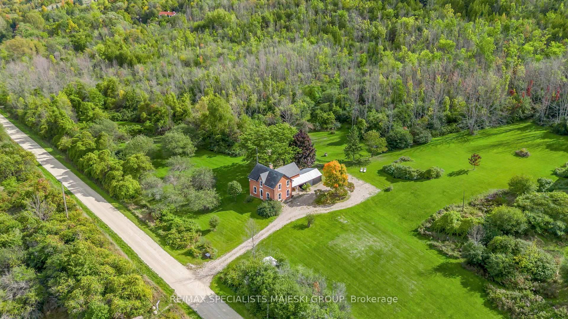 Photo 2 of 190 Old Lakeshore Road, Blue Mountains — HOMEH