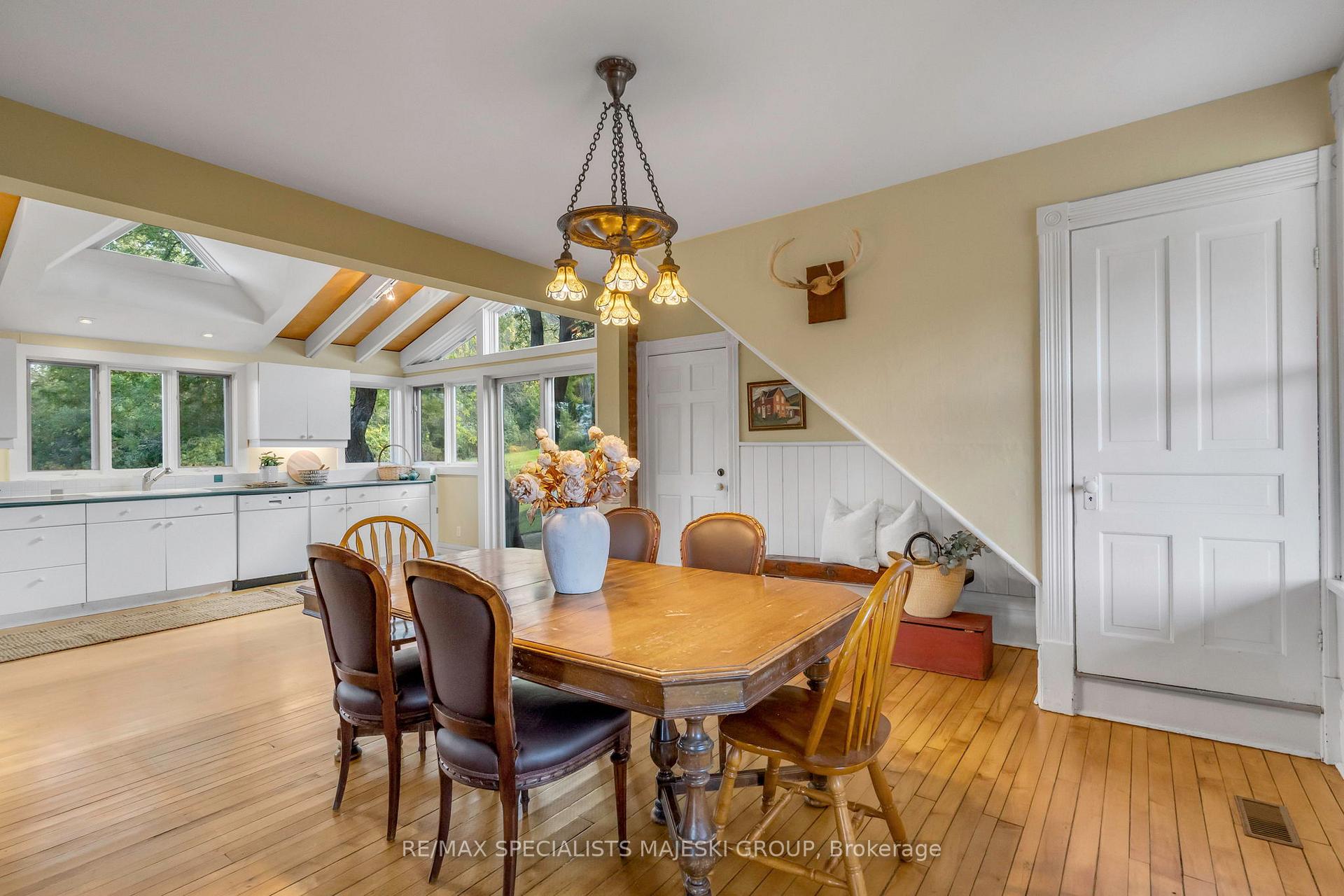 Photo 8 of 190 Old Lakeshore Road, Blue Mountains — HOMEH