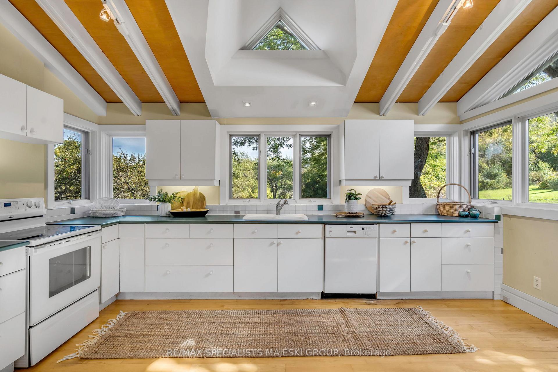 Photo 10 of 190 Old Lakeshore Road, Blue Mountains — HOMEH