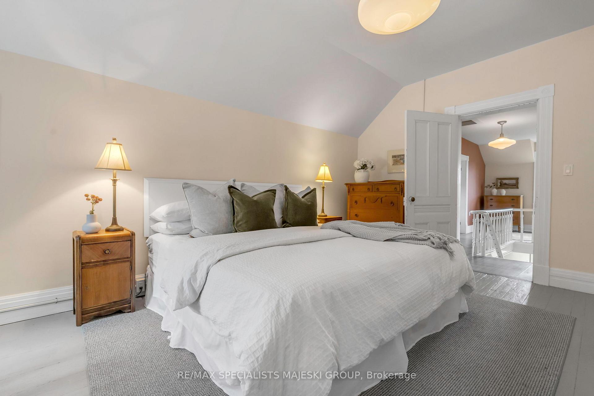 Photo 24 of 190 Old Lakeshore Road, Blue Mountains — HOMEH