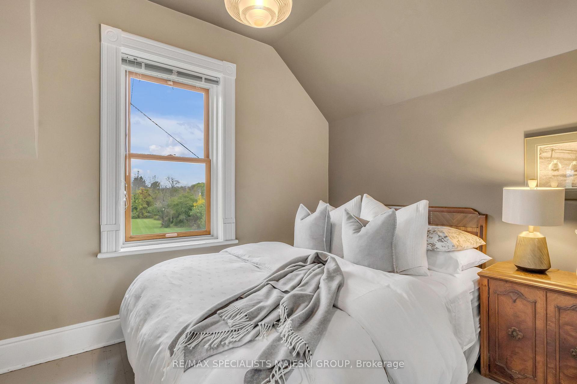 Photo 31 of 190 Old Lakeshore Road, Blue Mountains — HOMEH