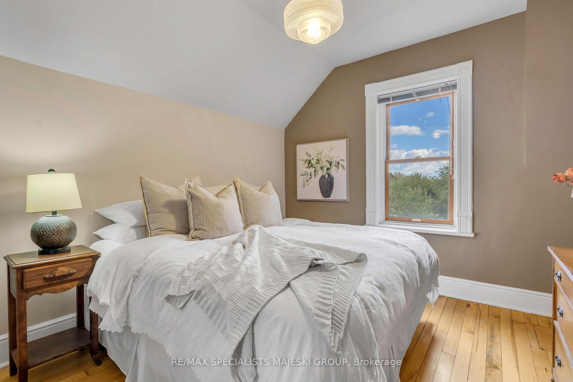 Photo 33 of 190 Old Lakeshore Road, Blue Mountains — HOMEH