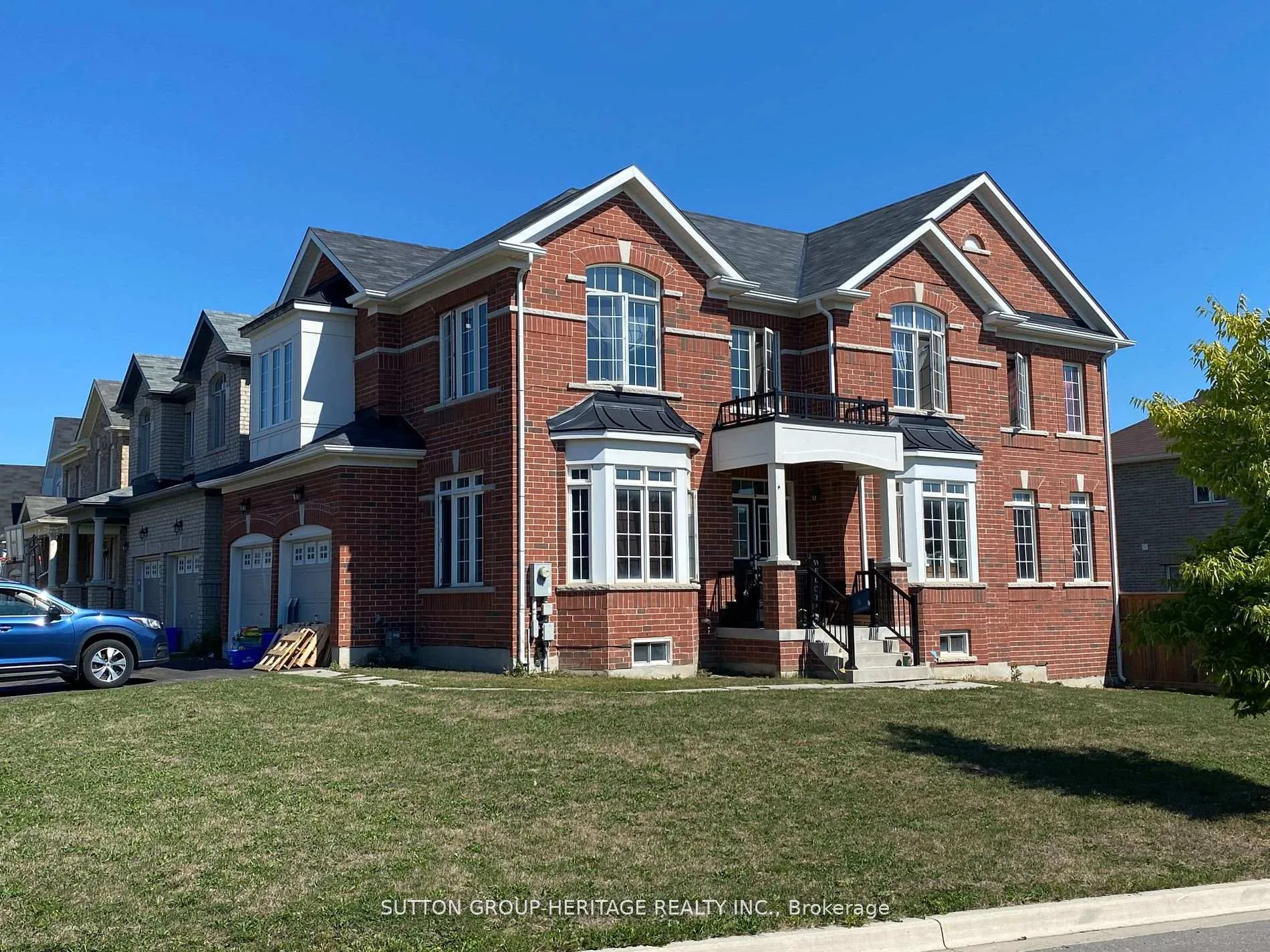 Photo 2 of 114 Noden Crescent, Clarington, Newcastle — HOMEH