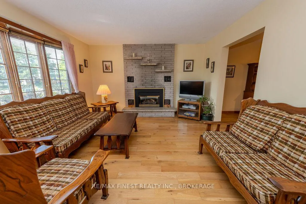 Photo 4 of 776 Cedarwood Drive, Kingston, City Northwest — HOMEH
