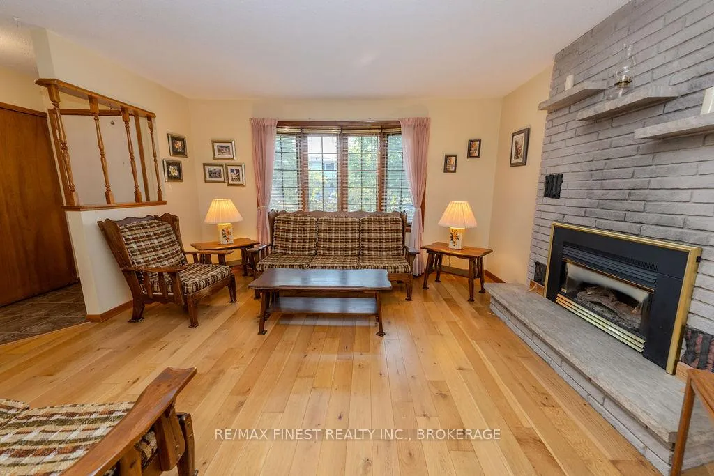 Photo 5 of 776 Cedarwood Drive, Kingston, City Northwest — HOMEH