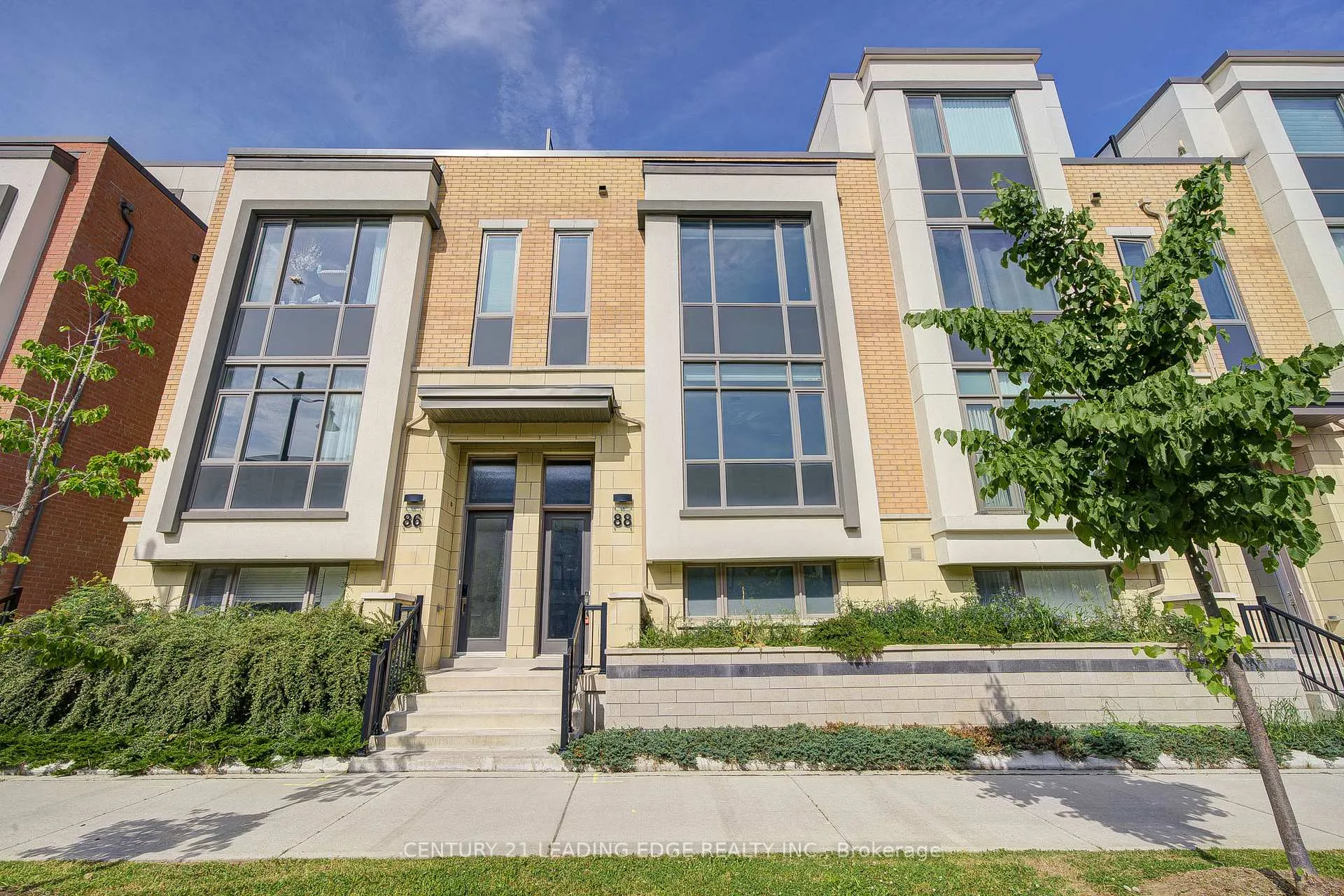 Photo 2 of 88 William Saville Street, Markham, Unionville — HOMEH