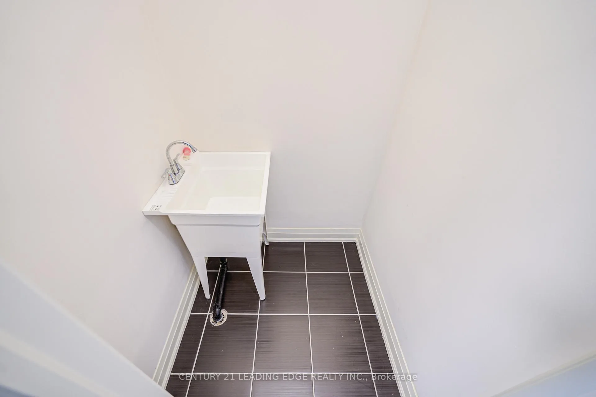 Photo 9 of 88 William Saville Street, Markham, Unionville — HOMEH