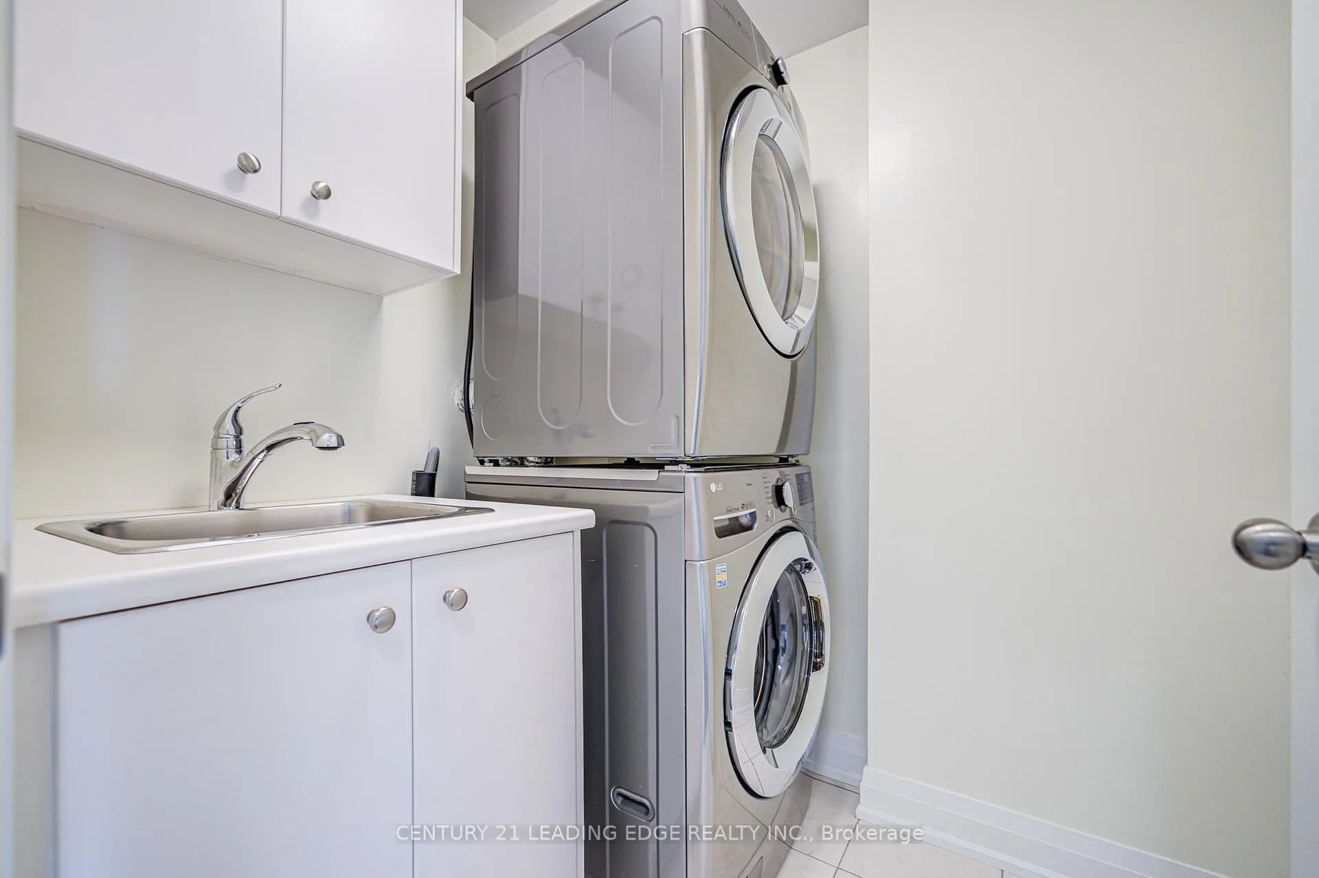 Photo 29 of 88 William Saville Street, Markham, Unionville — HOMEH