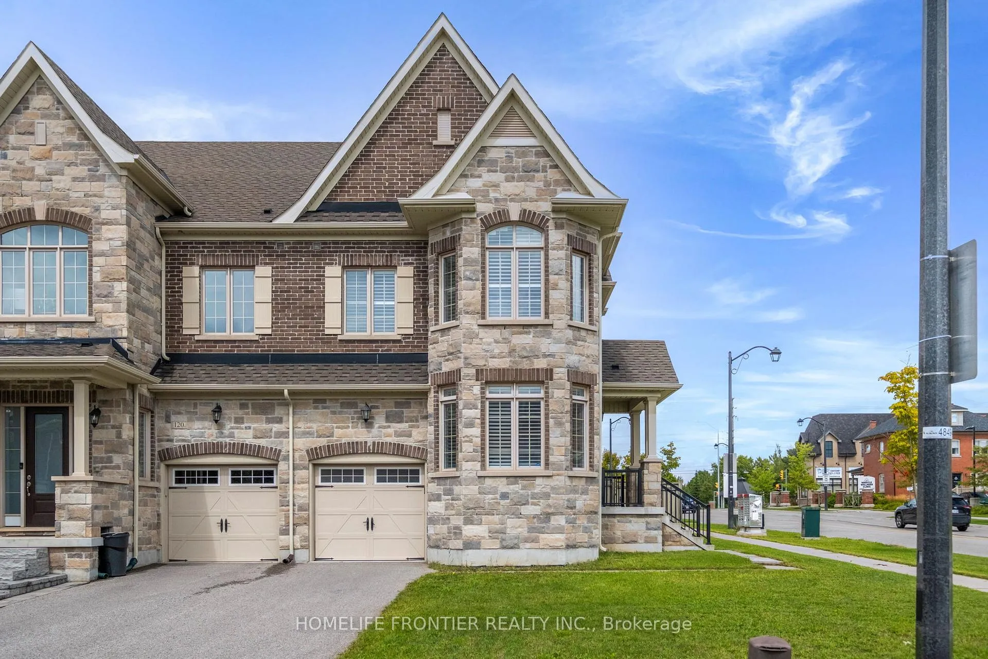 Photo 2 of 38 William Graham Drive, Aurora, Rural Aurora — HOMEH