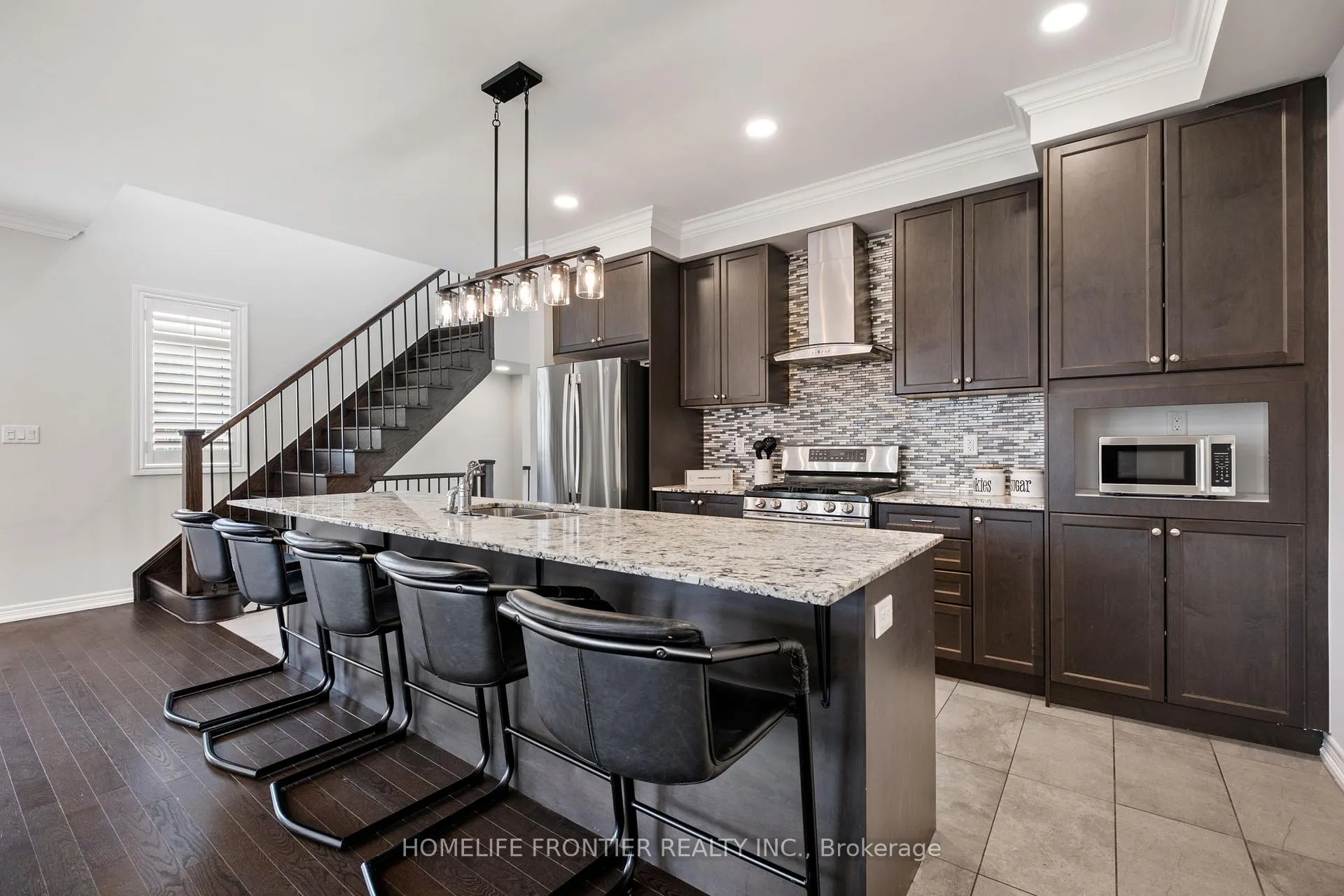 Photo 13 of 38 William Graham Drive, Aurora, Rural Aurora — HOMEH