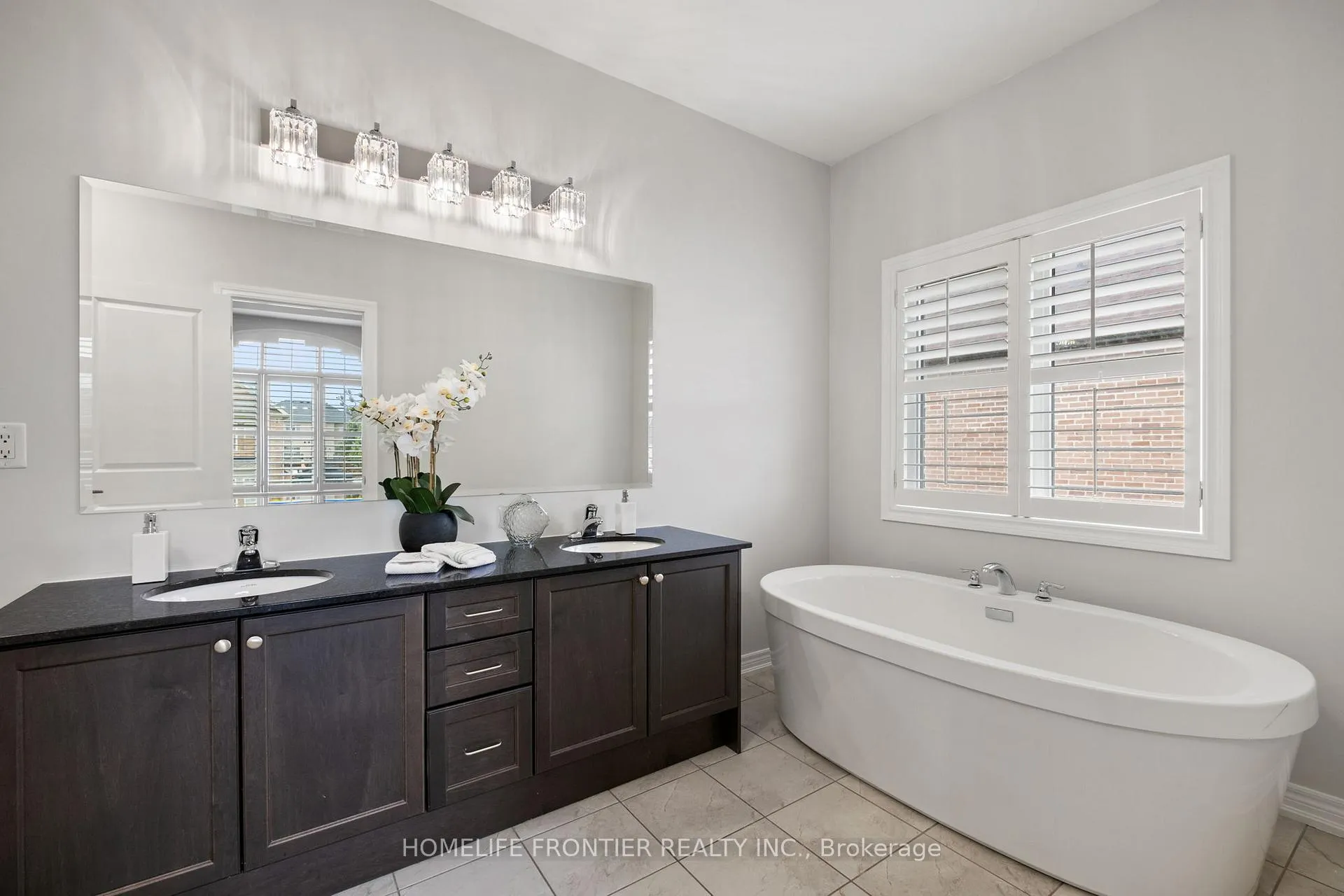 Photo 19 of 38 William Graham Drive, Aurora, Rural Aurora — HOMEH