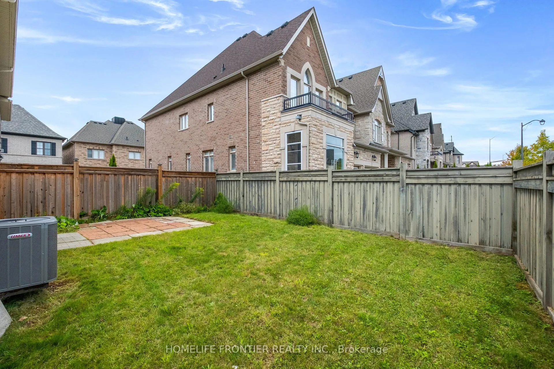 Photo 30 of 38 William Graham Drive, Aurora, Rural Aurora — HOMEH