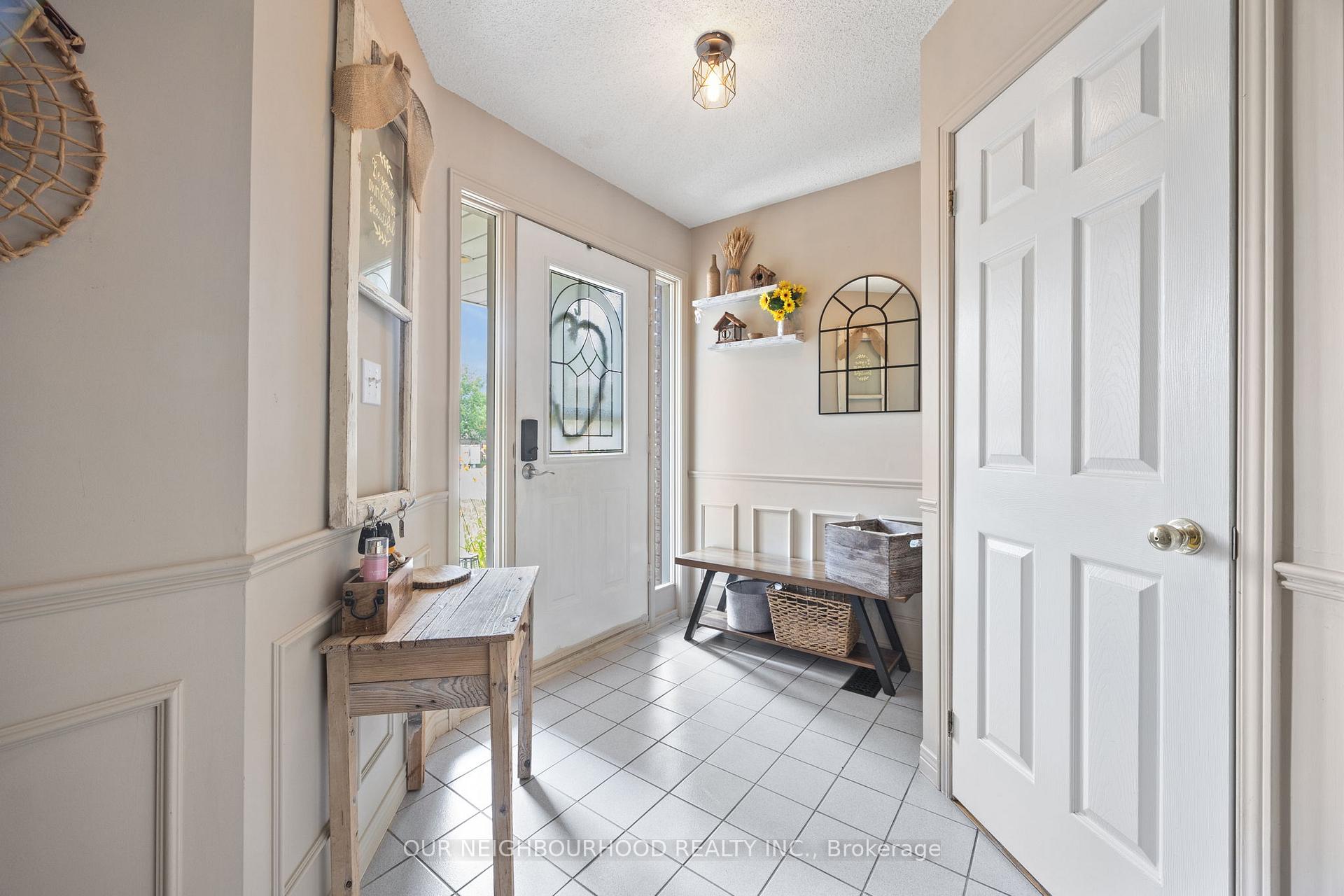 Photo 3 of 39 Short Crescent, Clarington, Courtice — HOMEH