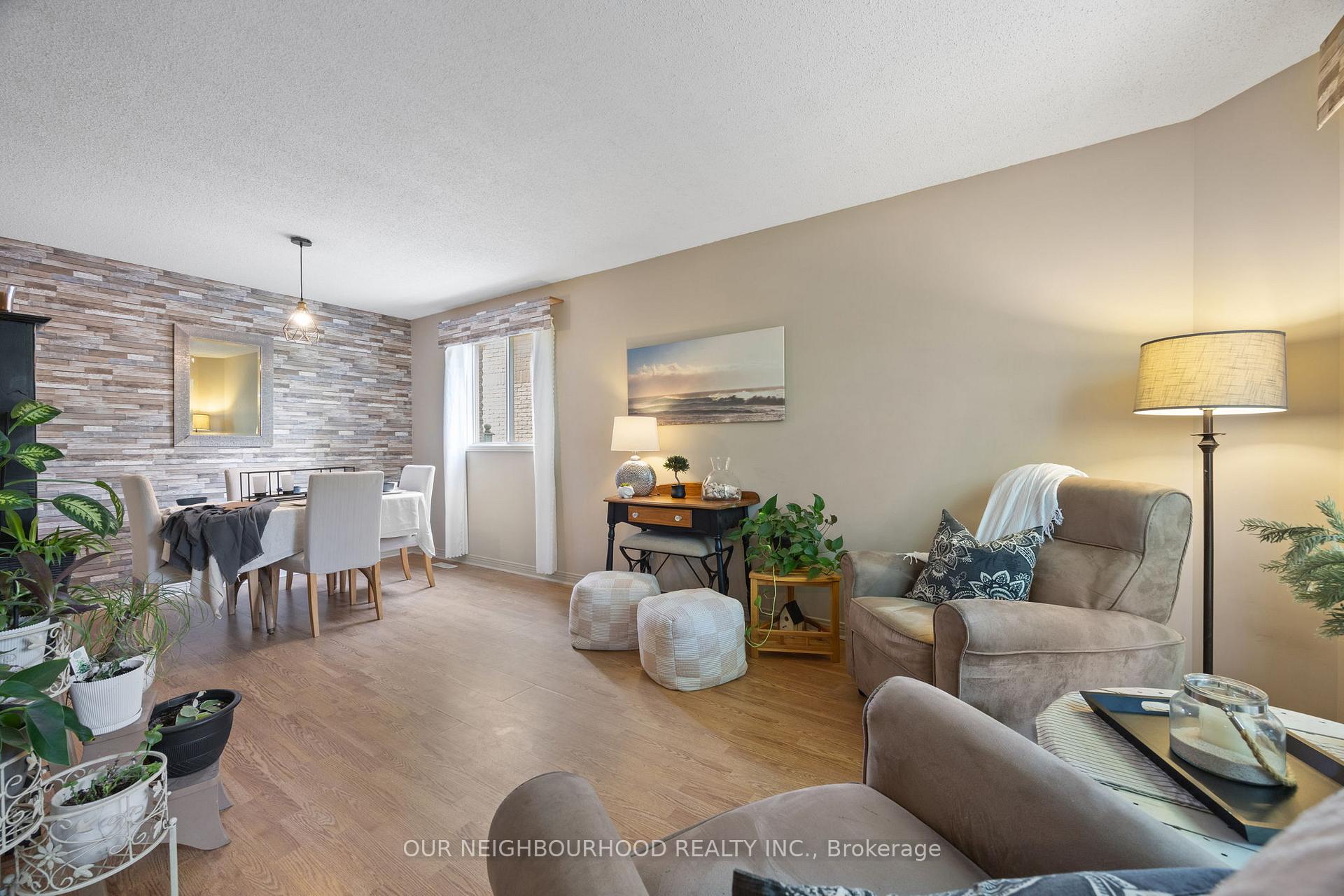 Photo 4 of 39 Short Crescent, Clarington, Courtice — HOMEH