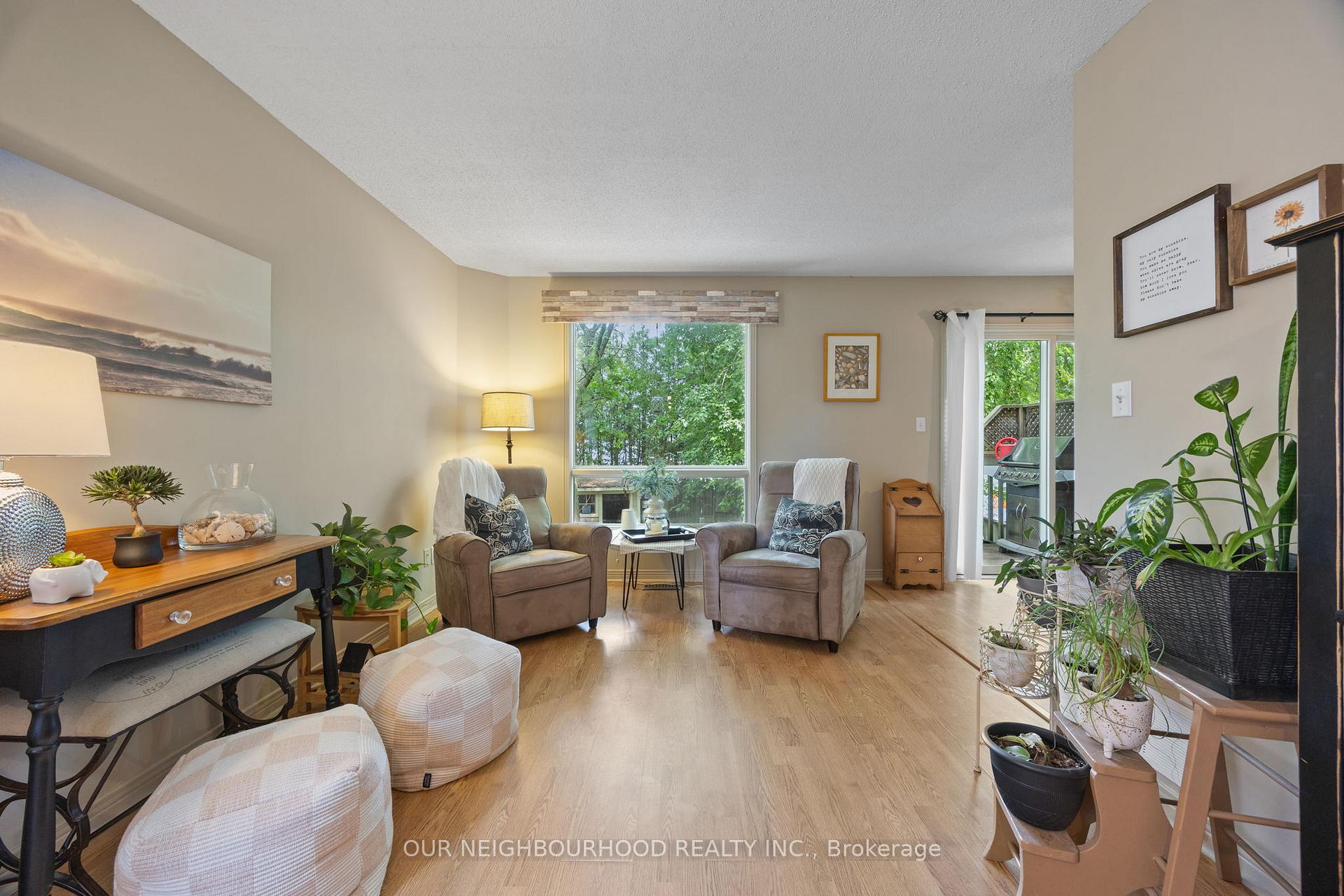 Photo 5 of 39 Short Crescent, Clarington, Courtice — HOMEH
