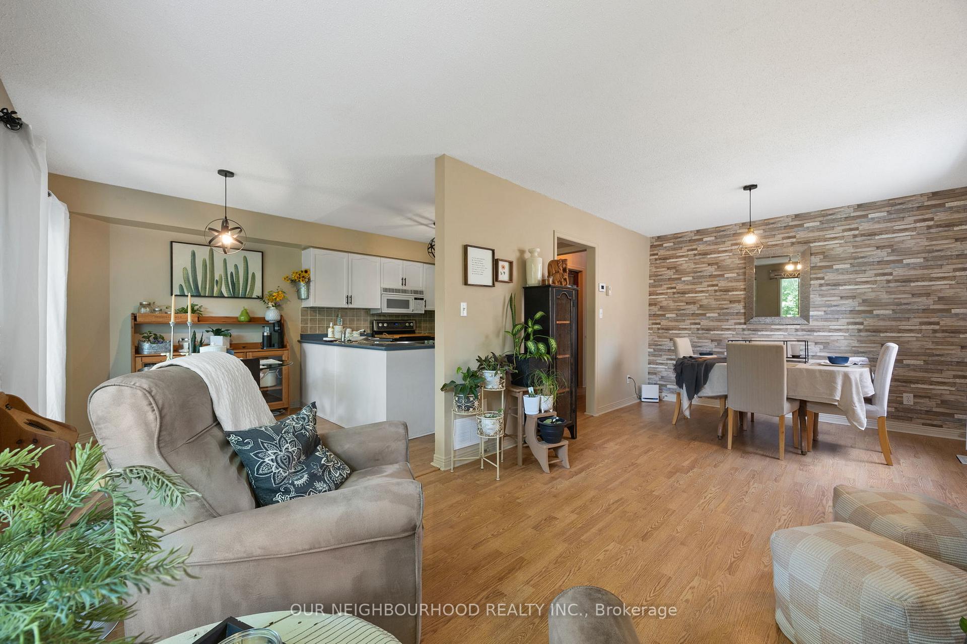 Photo 8 of 39 Short Crescent, Clarington, Courtice — HOMEH