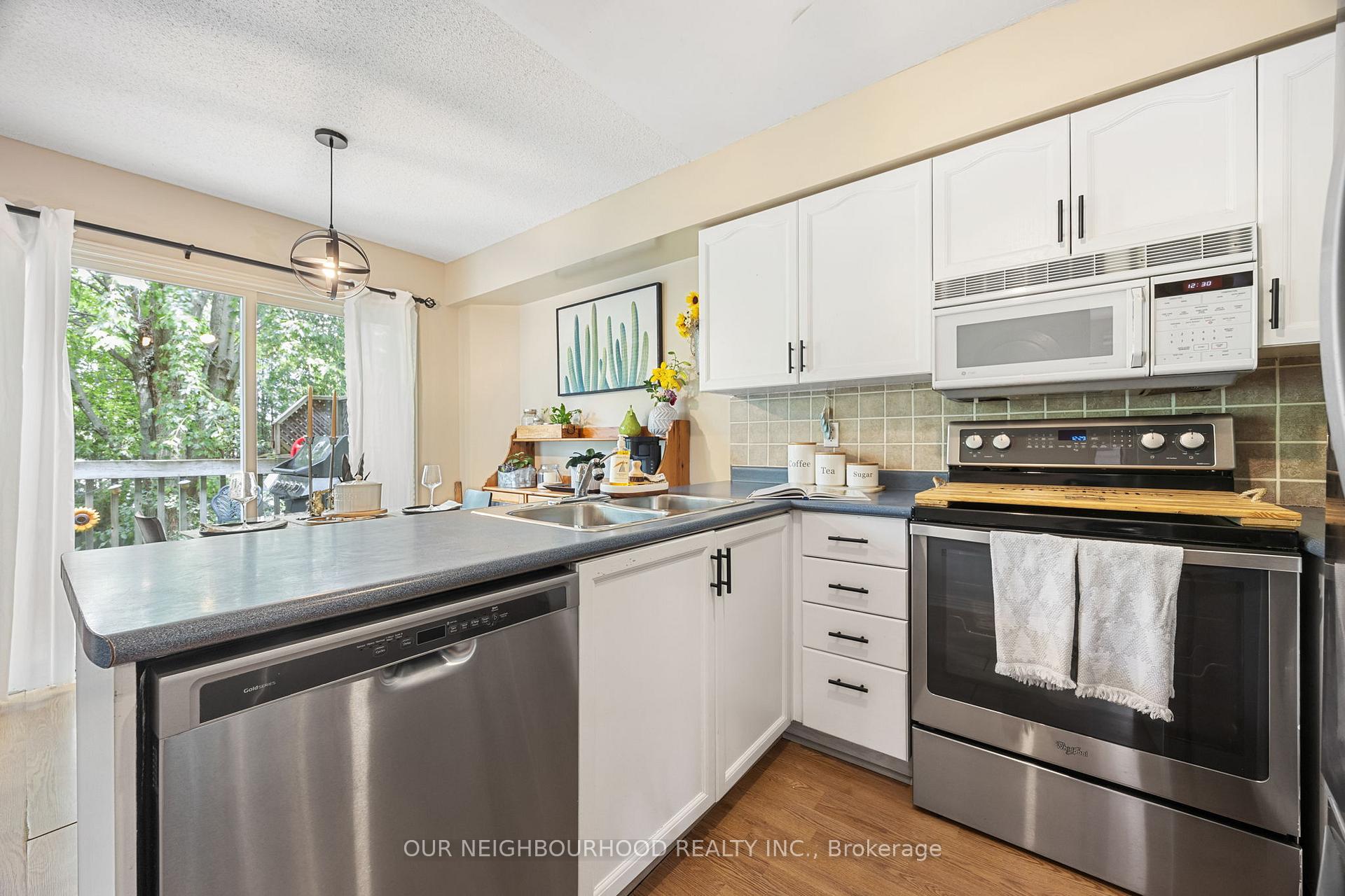 Photo 15 of 39 Short Crescent, Clarington, Courtice — HOMEH