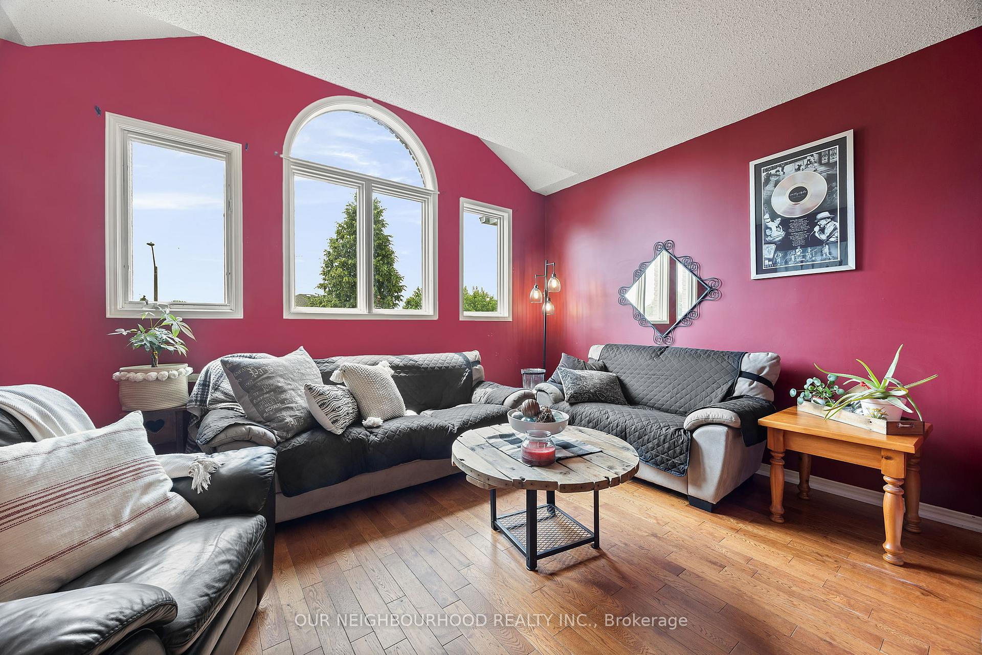 Photo 18 of 39 Short Crescent, Clarington, Courtice — HOMEH