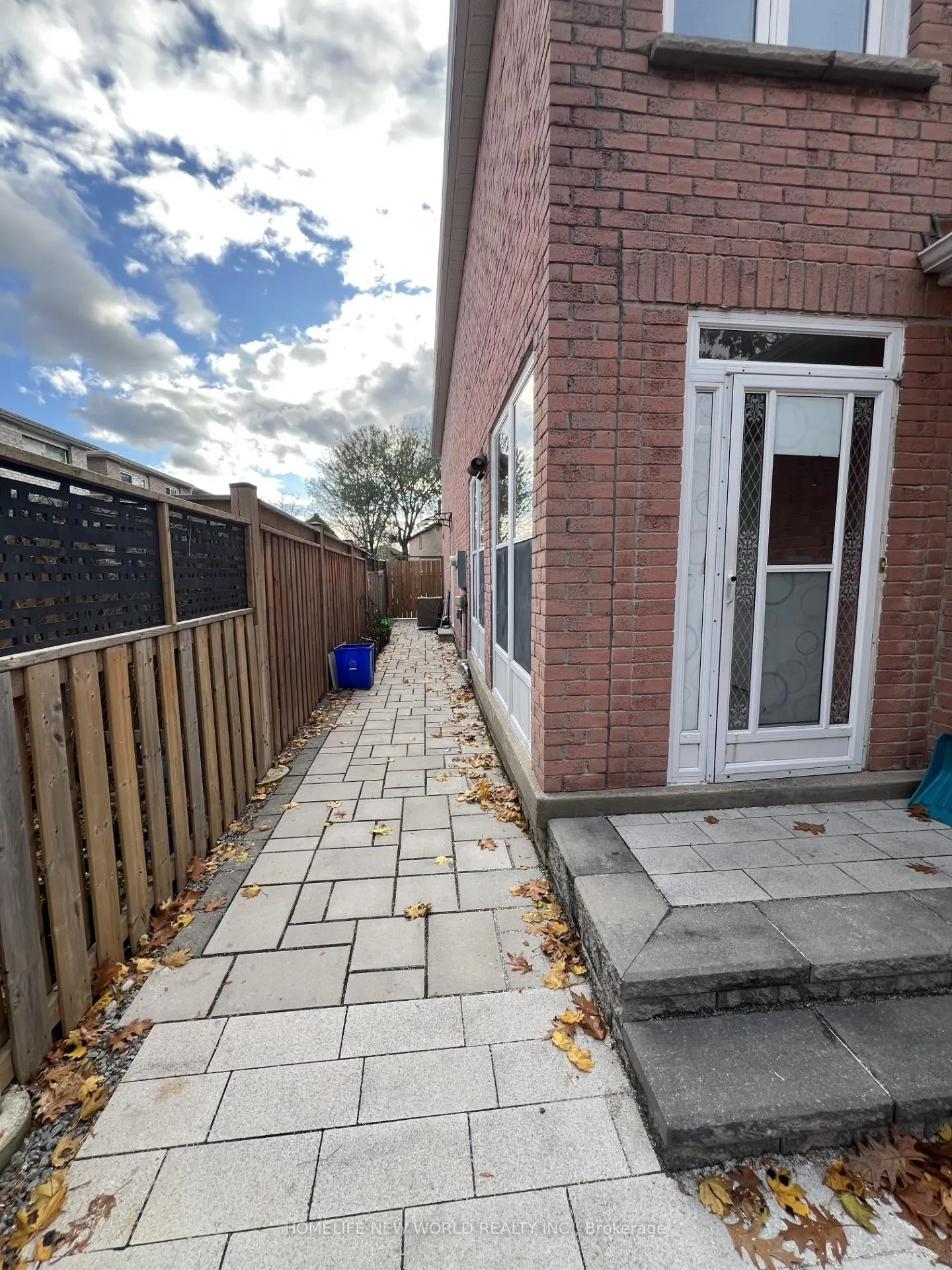 Photo 6 of Unit 1st & 2nd, 31 Spangler Road, Markham, Middlefield — HOMEH