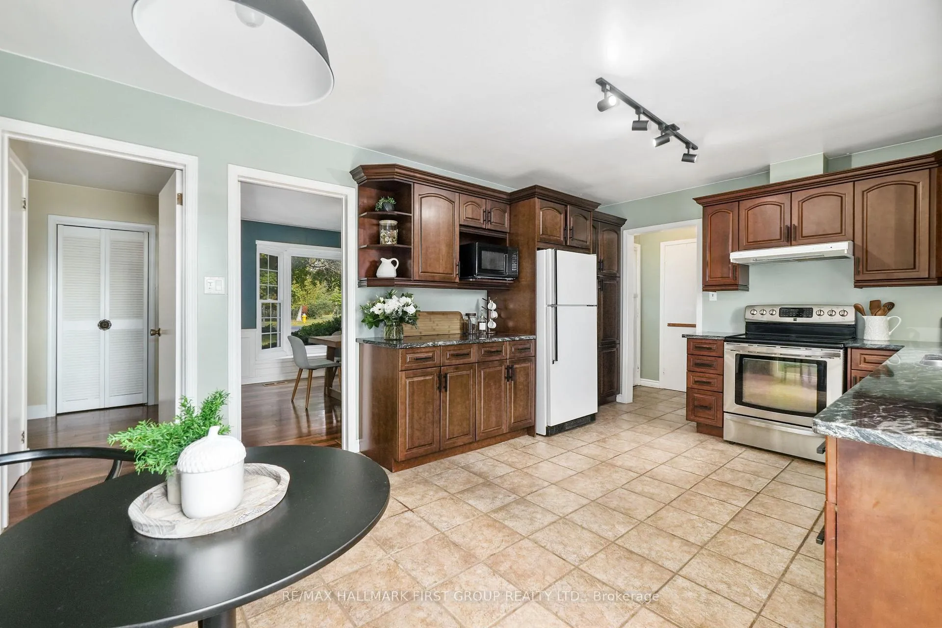Photo 12 of 401 Lakeshore Drive, Cobourg — HOMEH