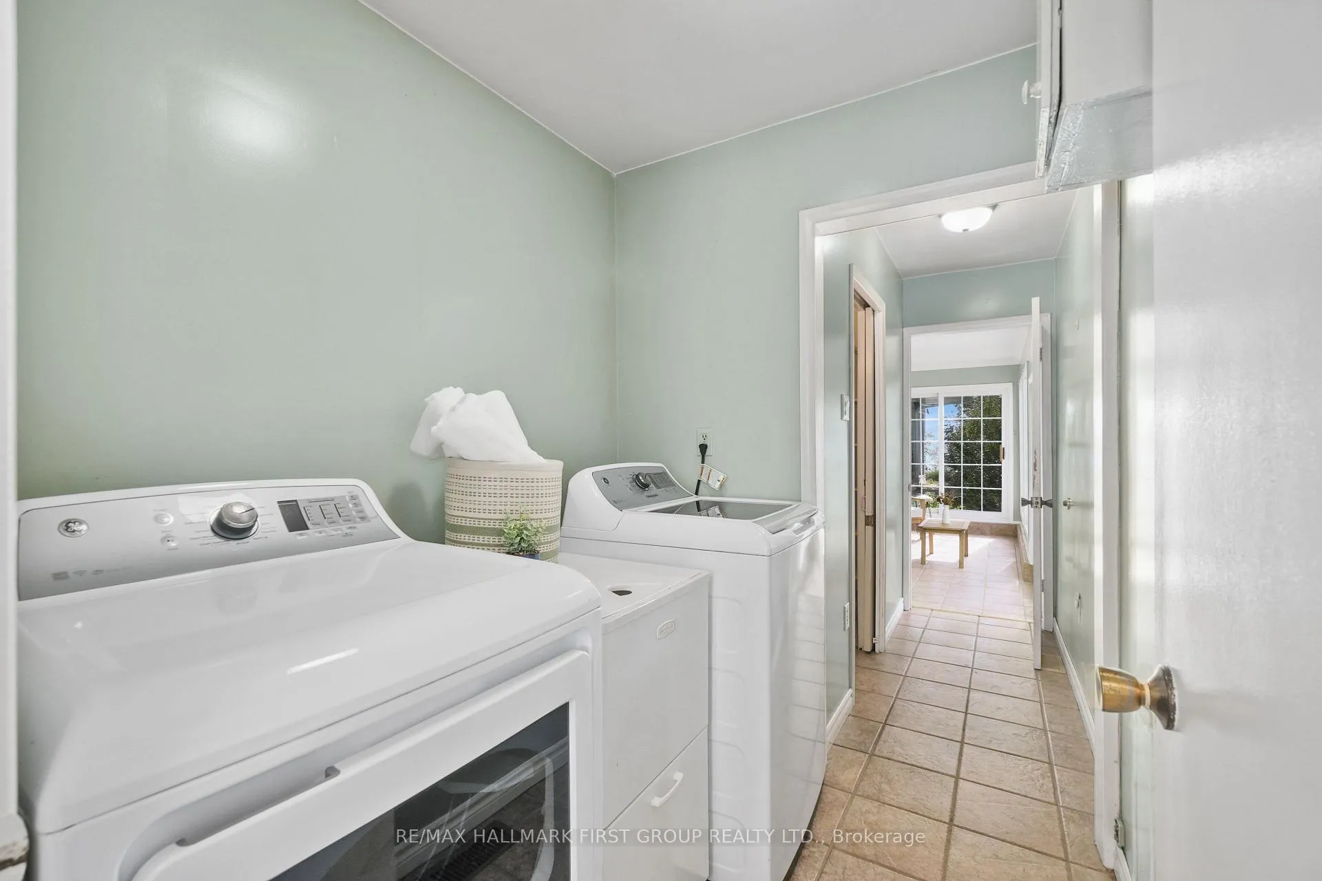 Photo 18 of 401 Lakeshore Drive, Cobourg — HOMEH