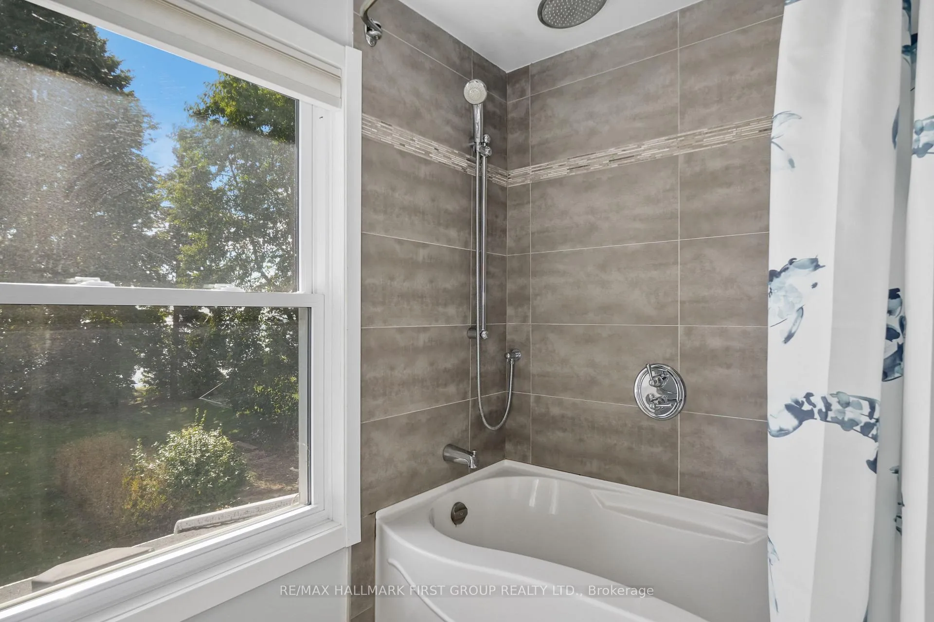 Photo 32 of 401 Lakeshore Drive, Cobourg — HOMEH