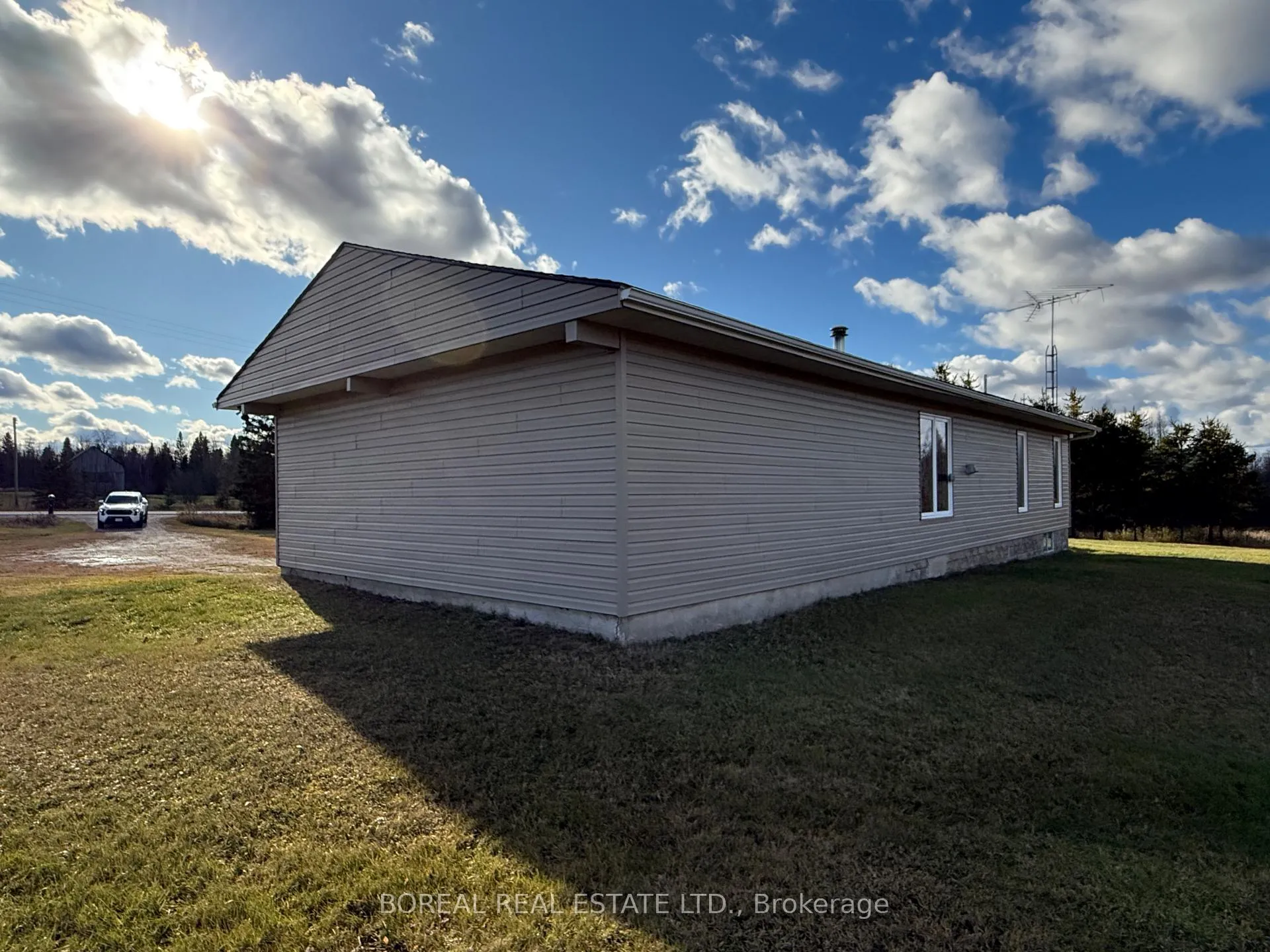 Photo 4 of 1859 Hwy 652, Cochrane — HOMEH