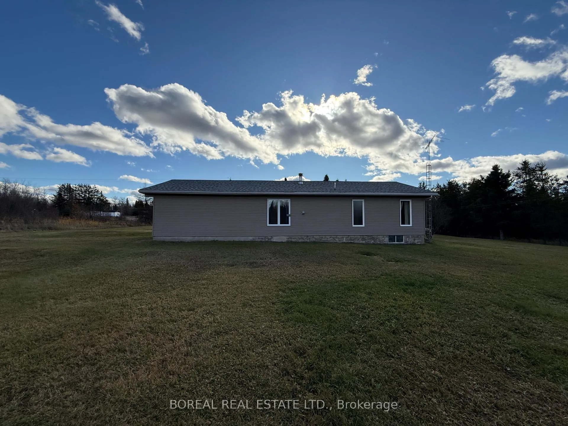 Photo 5 of 1859 Hwy 652, Cochrane — HOMEH